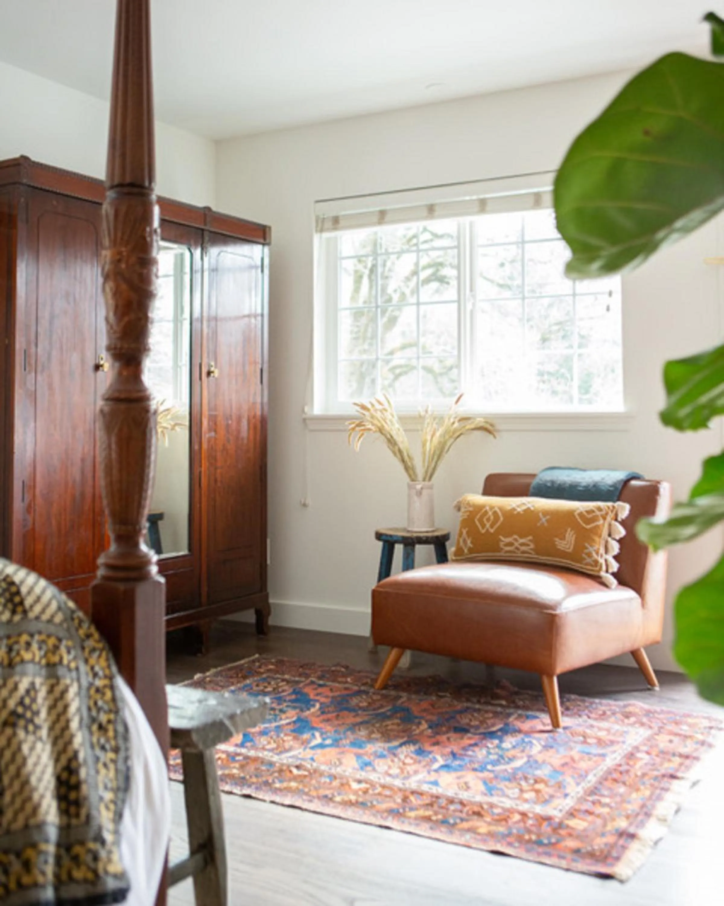 Deluxe Queen Room with Spa Bath in RubyJune Inn