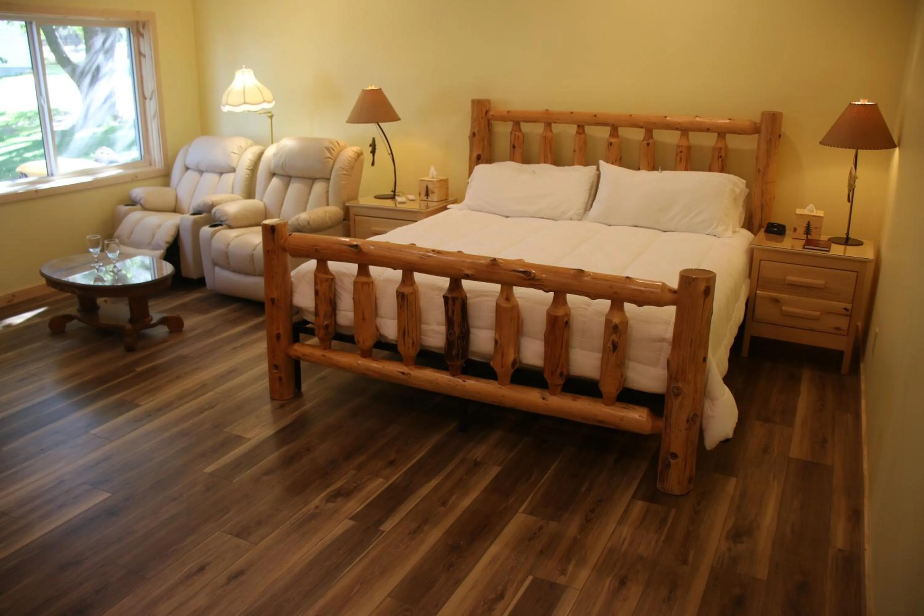 Deluxe King Suite in Leech Lake Resort Bed & Breakfast