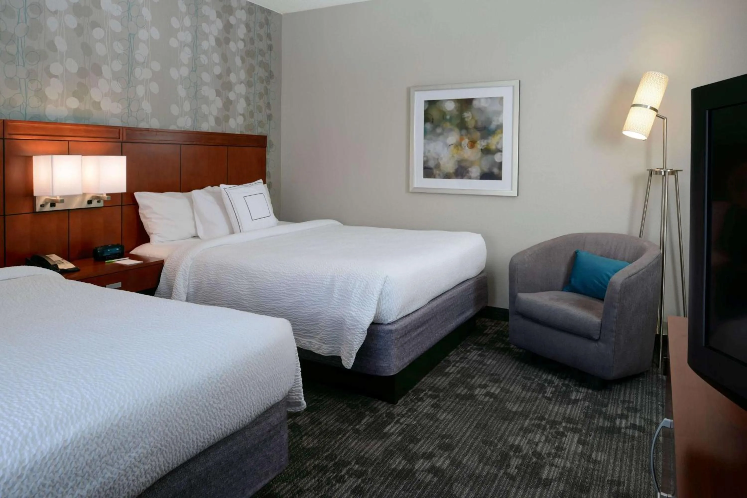 One Bedroom Suite Two Queens in Sonesta Select Kansas City South Overland Park