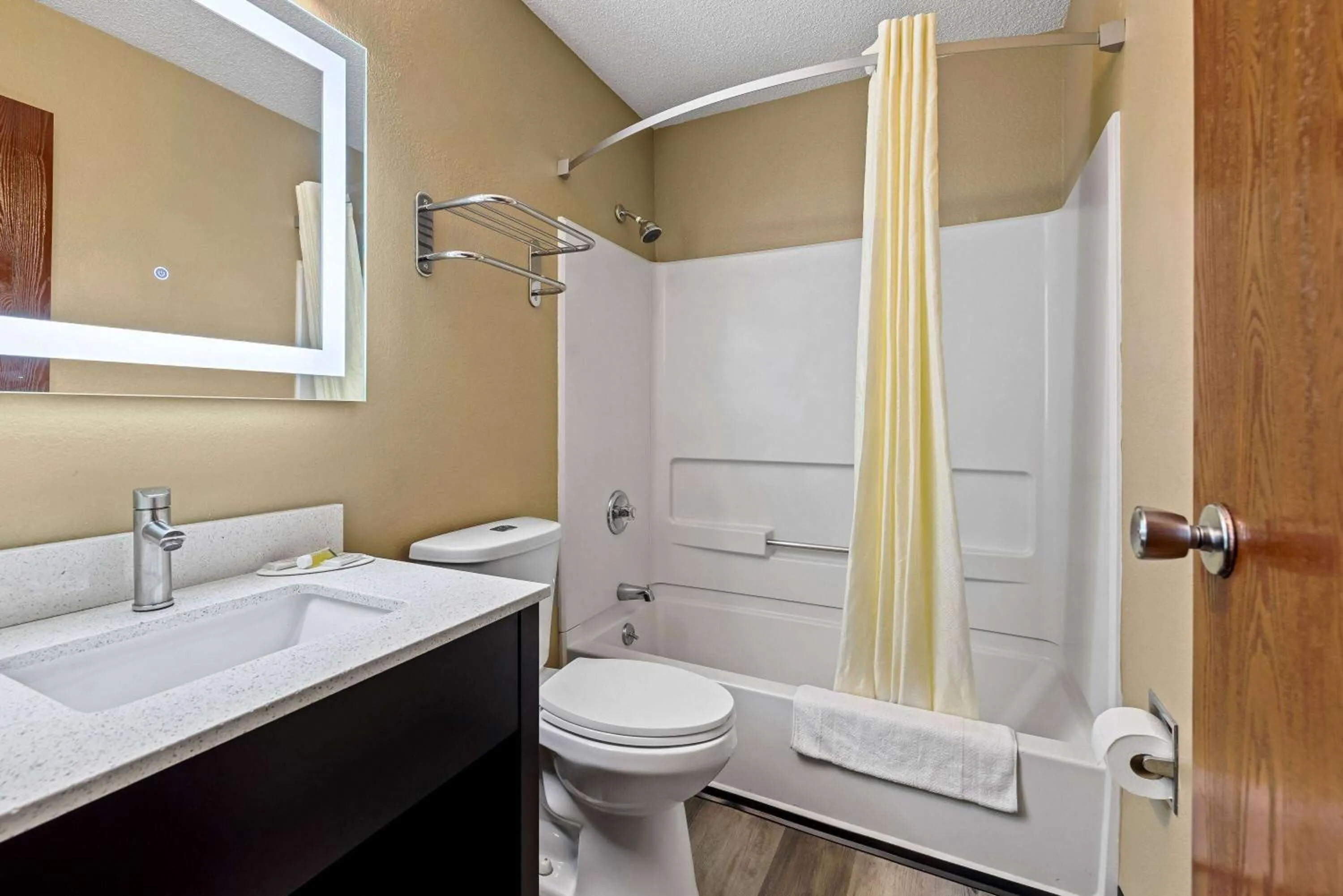 Queen Room with Two Queen Beds - Non-Smoking in Super 8 by Wyndham Amsterdam