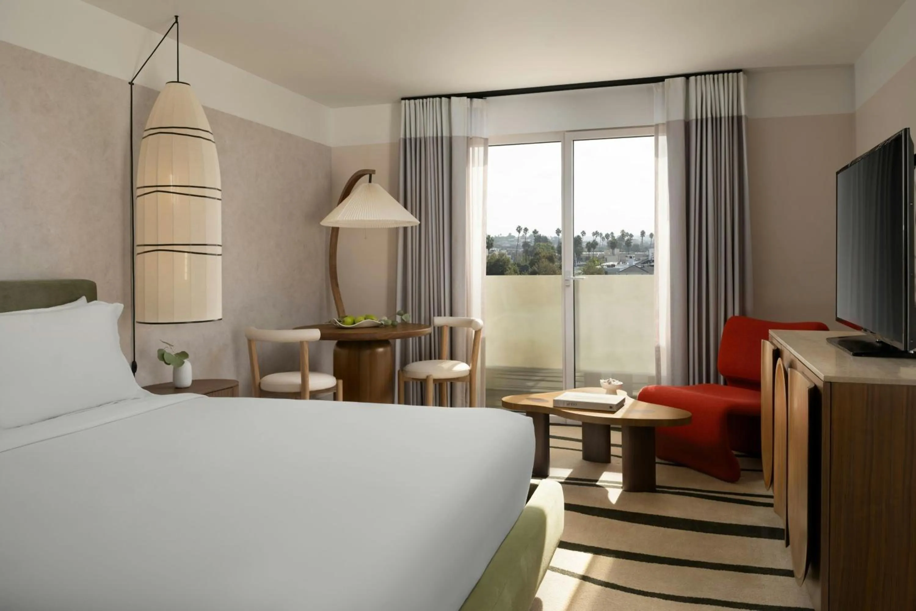 King Room with City View - Mobility and Hearing Accessible with Tub in Sandbourne Santa Monica, Autograph Collection
