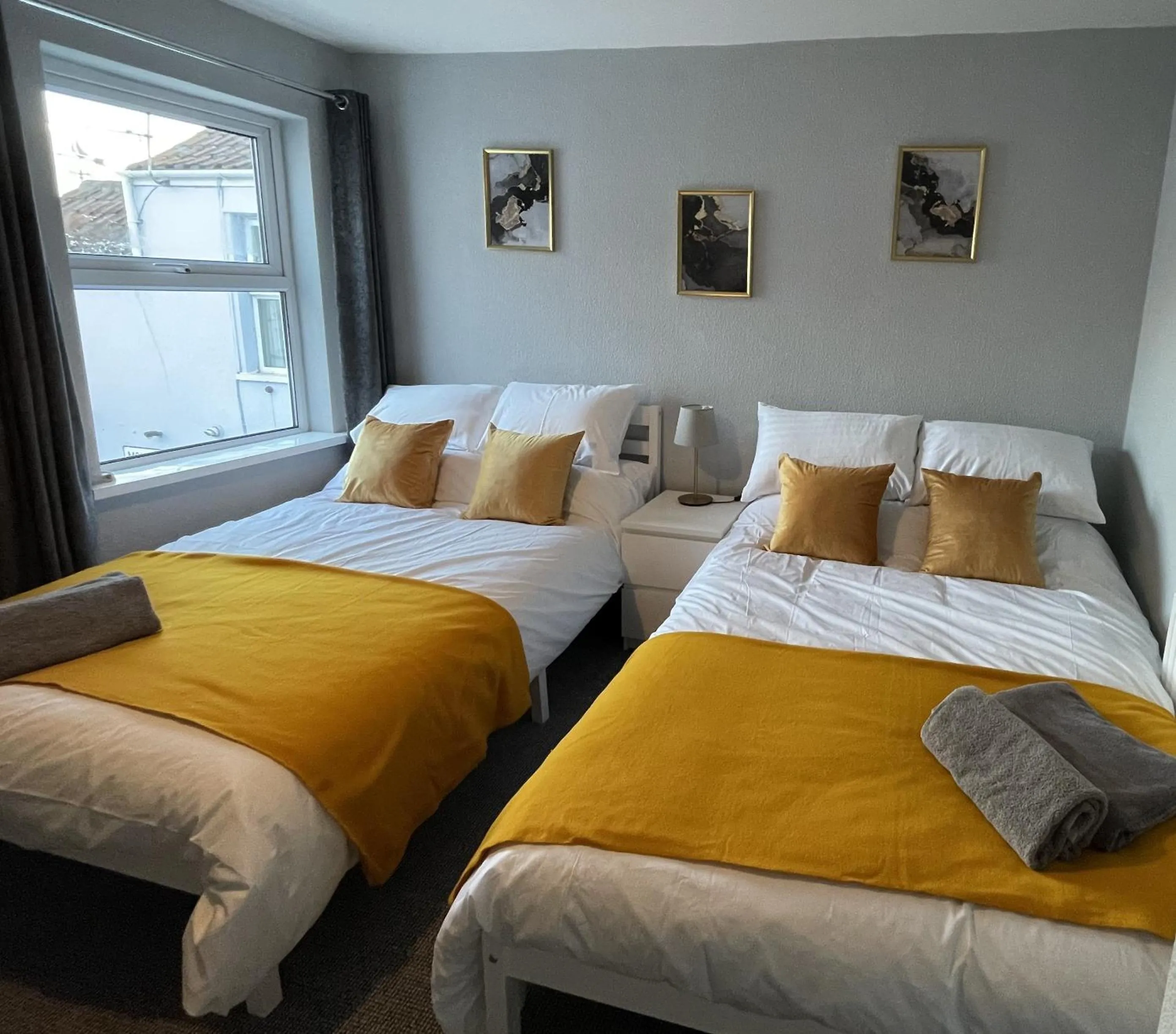 Standard Twin Room in Admiral Blake Guesthouse