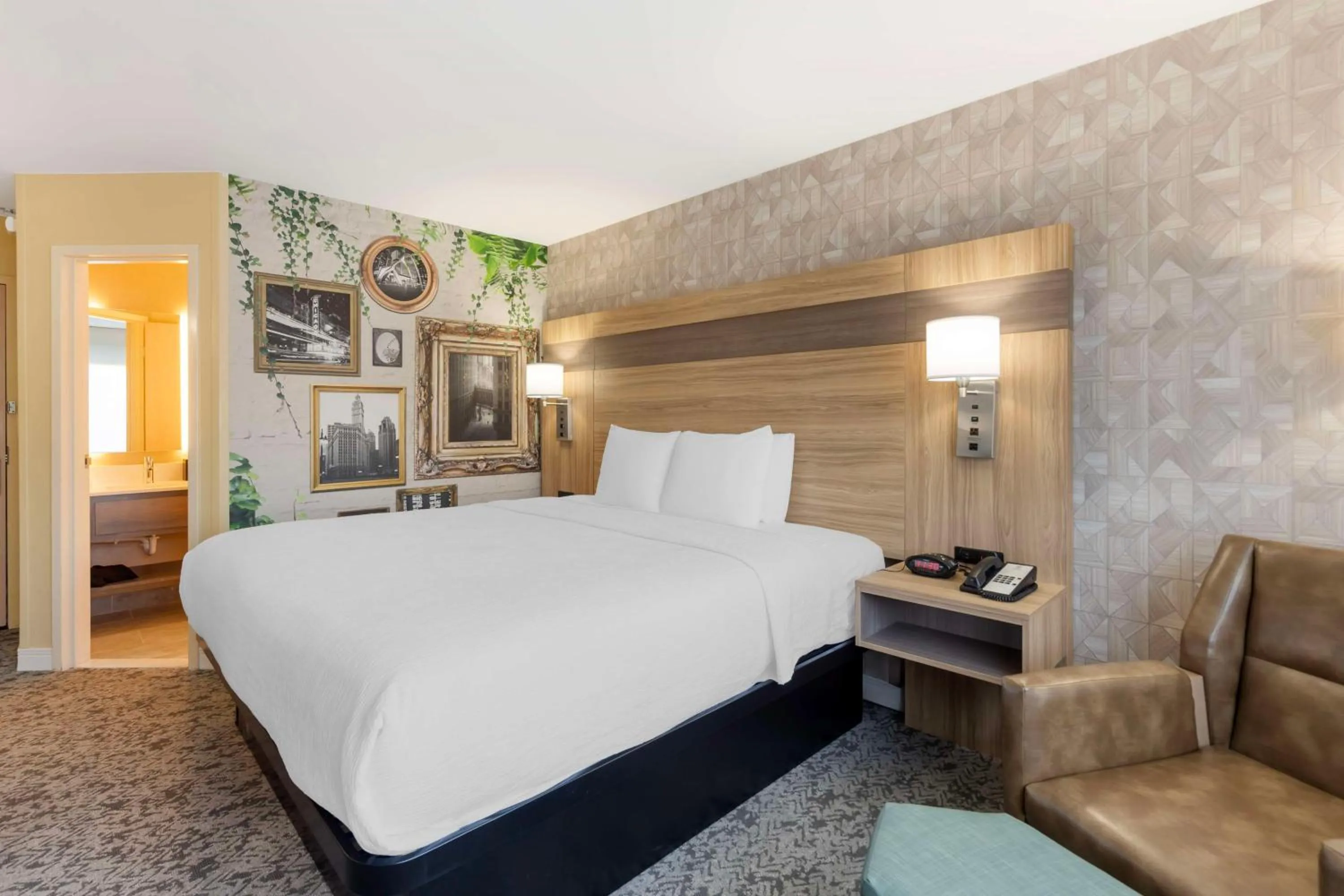 King Room - Non-Smoking in Best Western Glenview - Chicagoland Inn and Suites