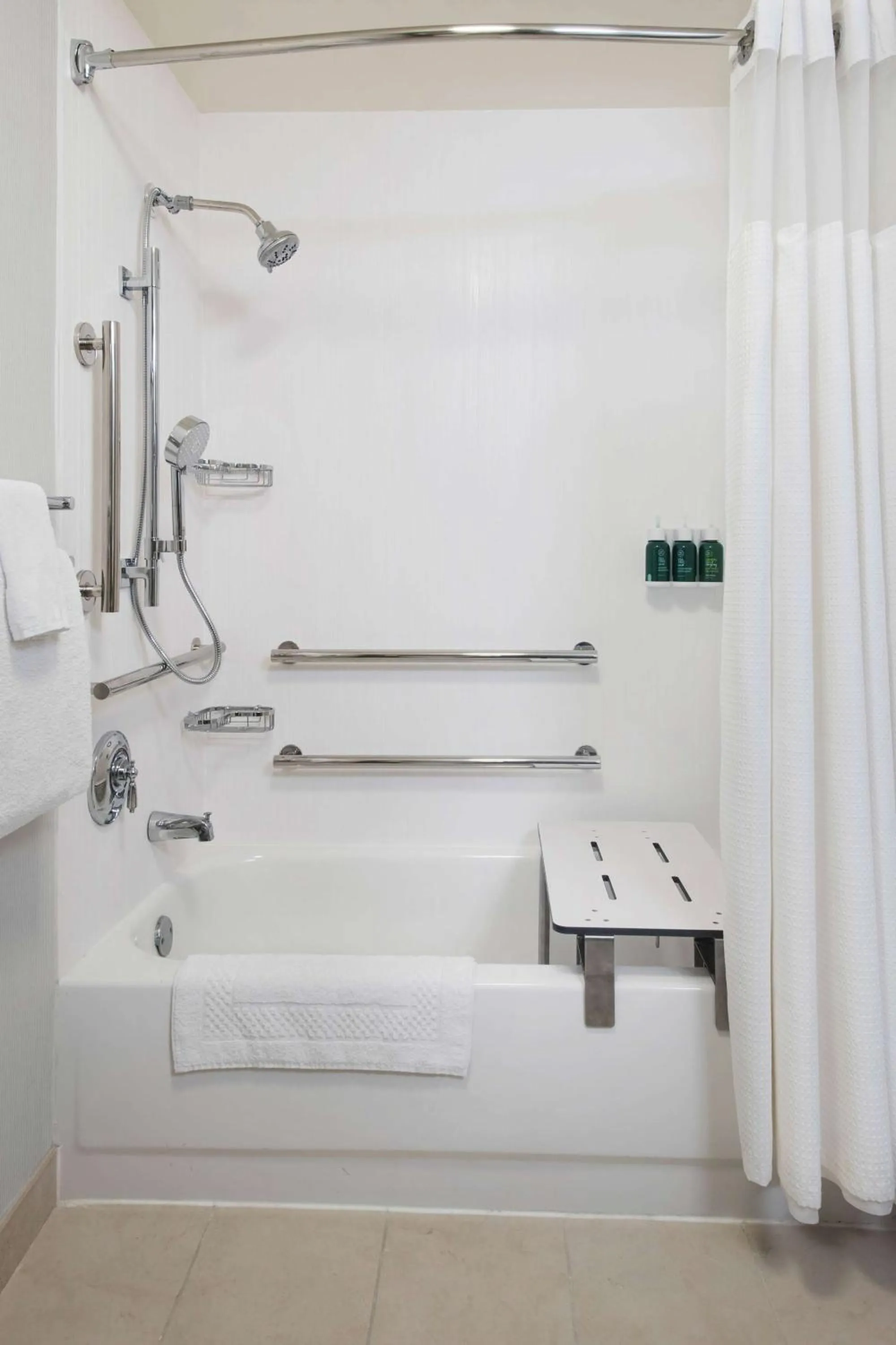 Mobility/Hearing Accessible Guestroom King Tub in Sonesta Select Las Vegas Summerlin