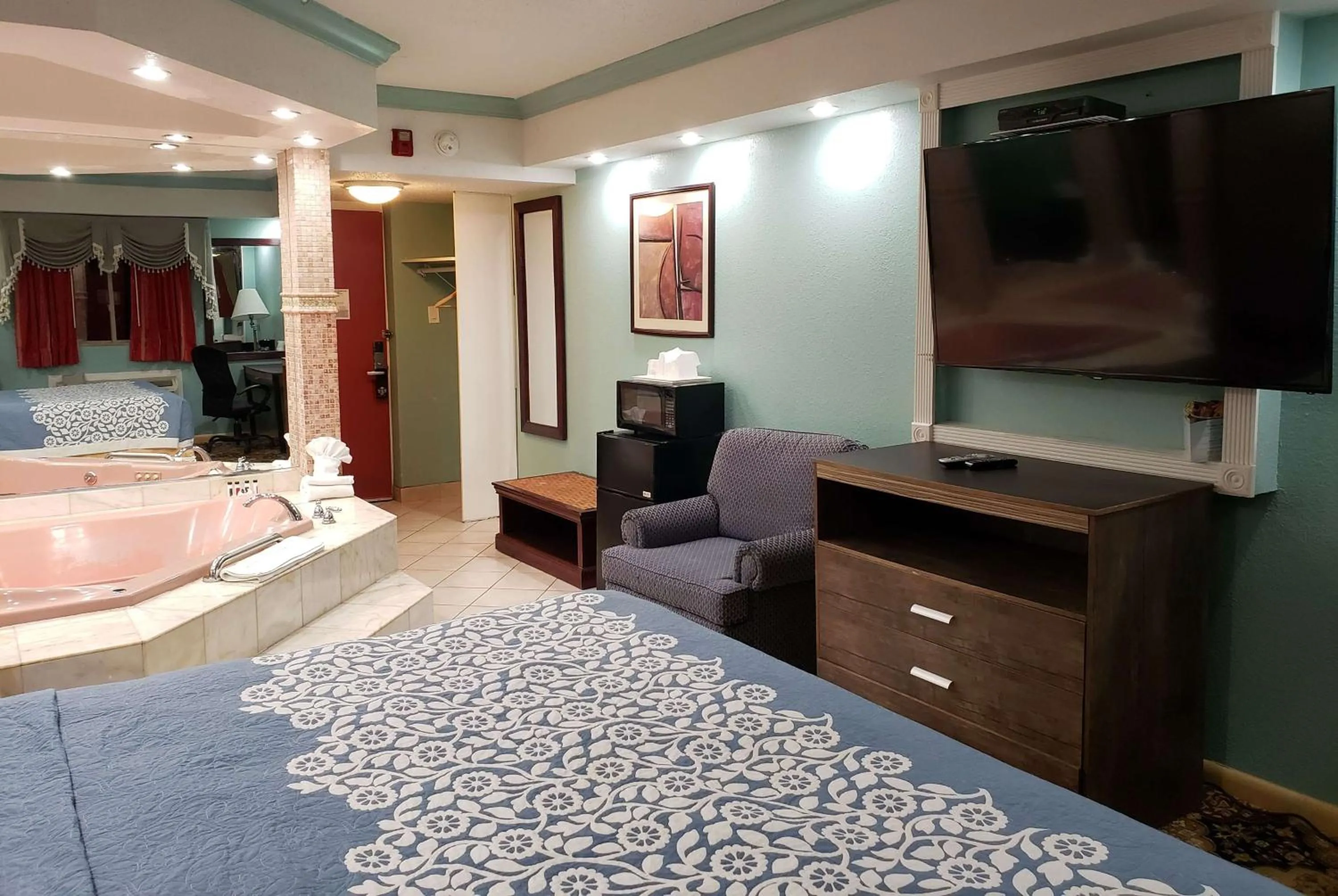 King Studio Suite - Non-Smoking in Days Inn by Wyndham Nanuet / Spring Valley