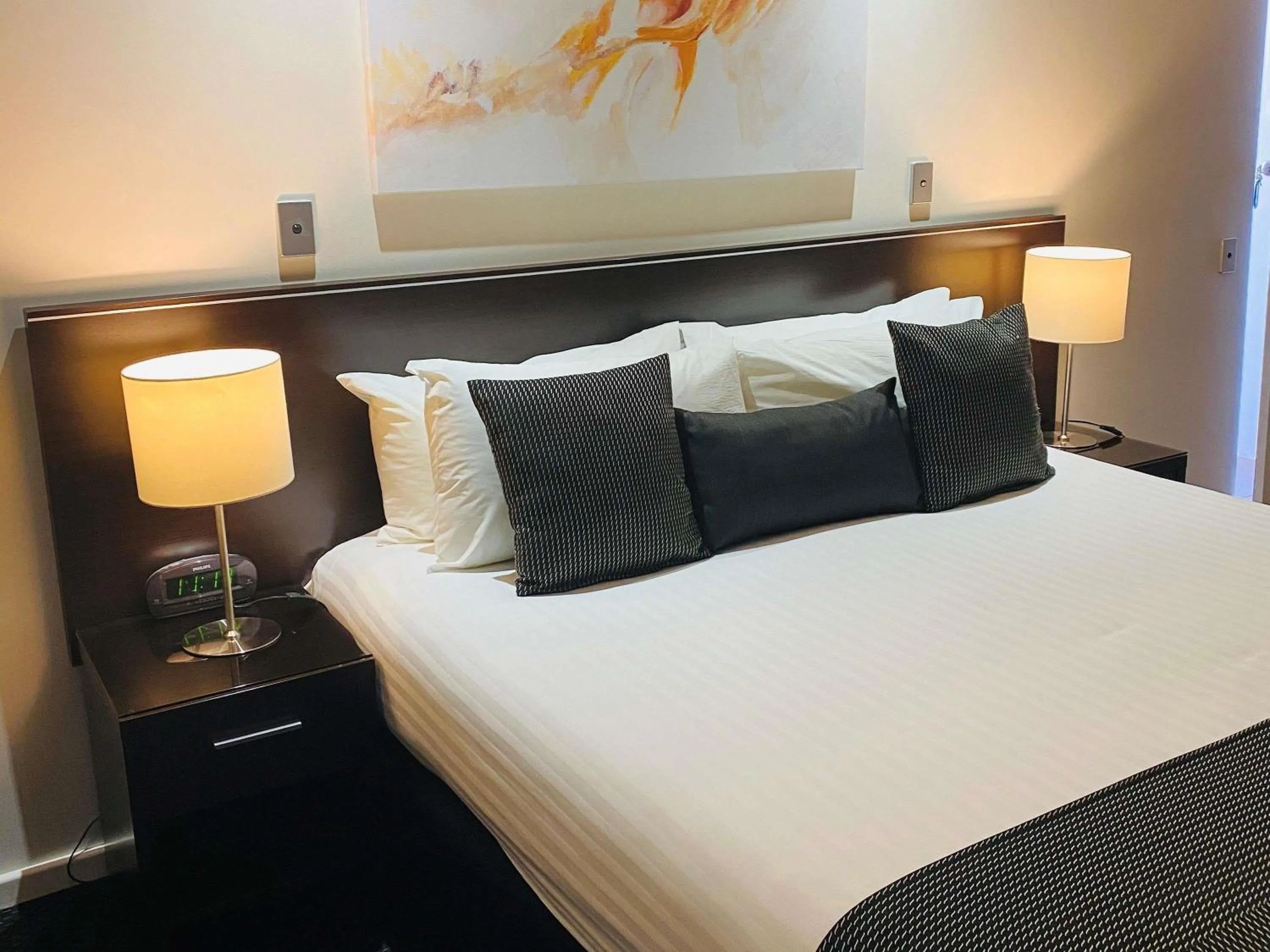 Superior Queen Room in ibis Styles Broken Hill