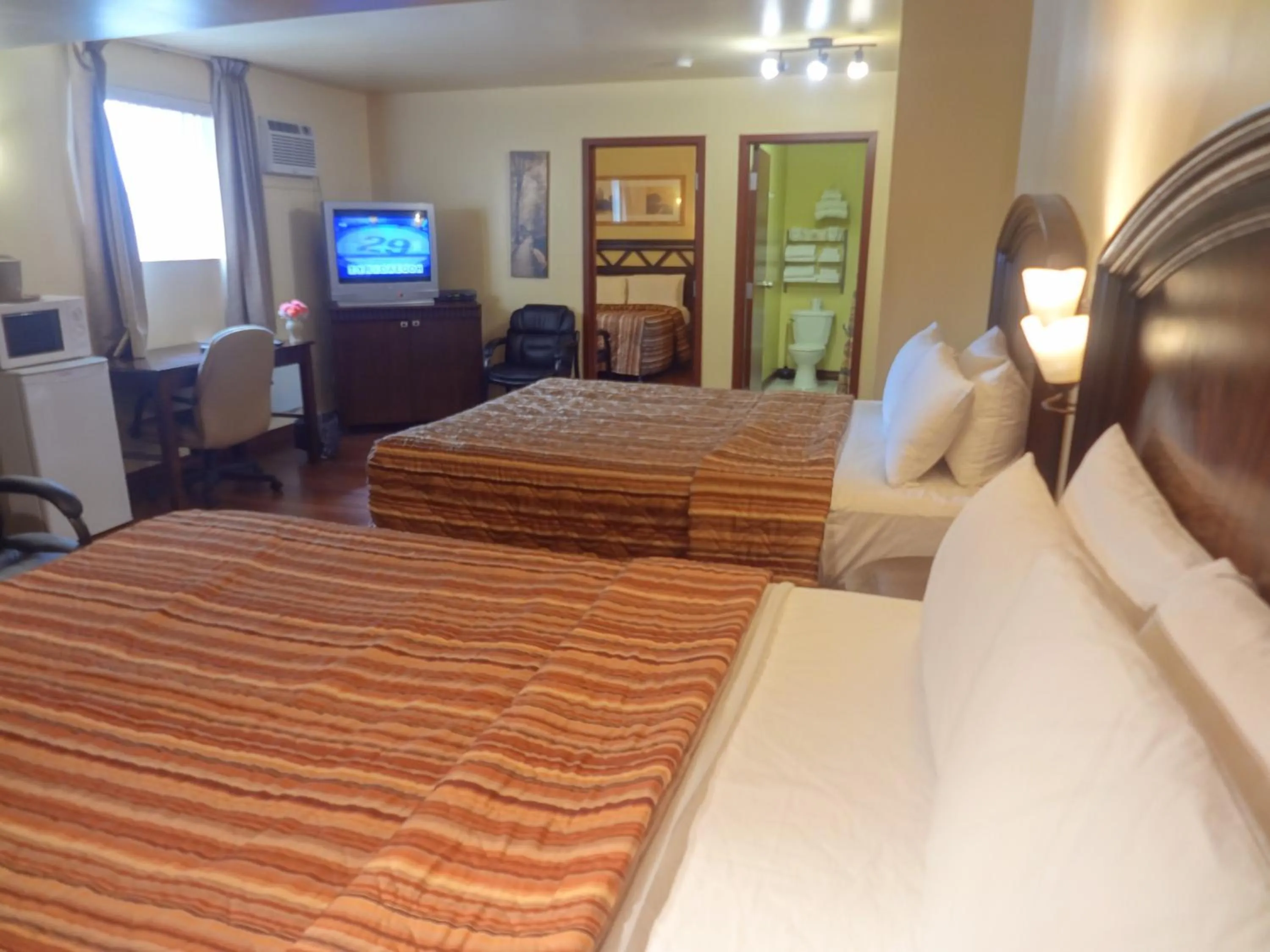 Family Room - Basement (6 Adults) in Hotel Citadelle