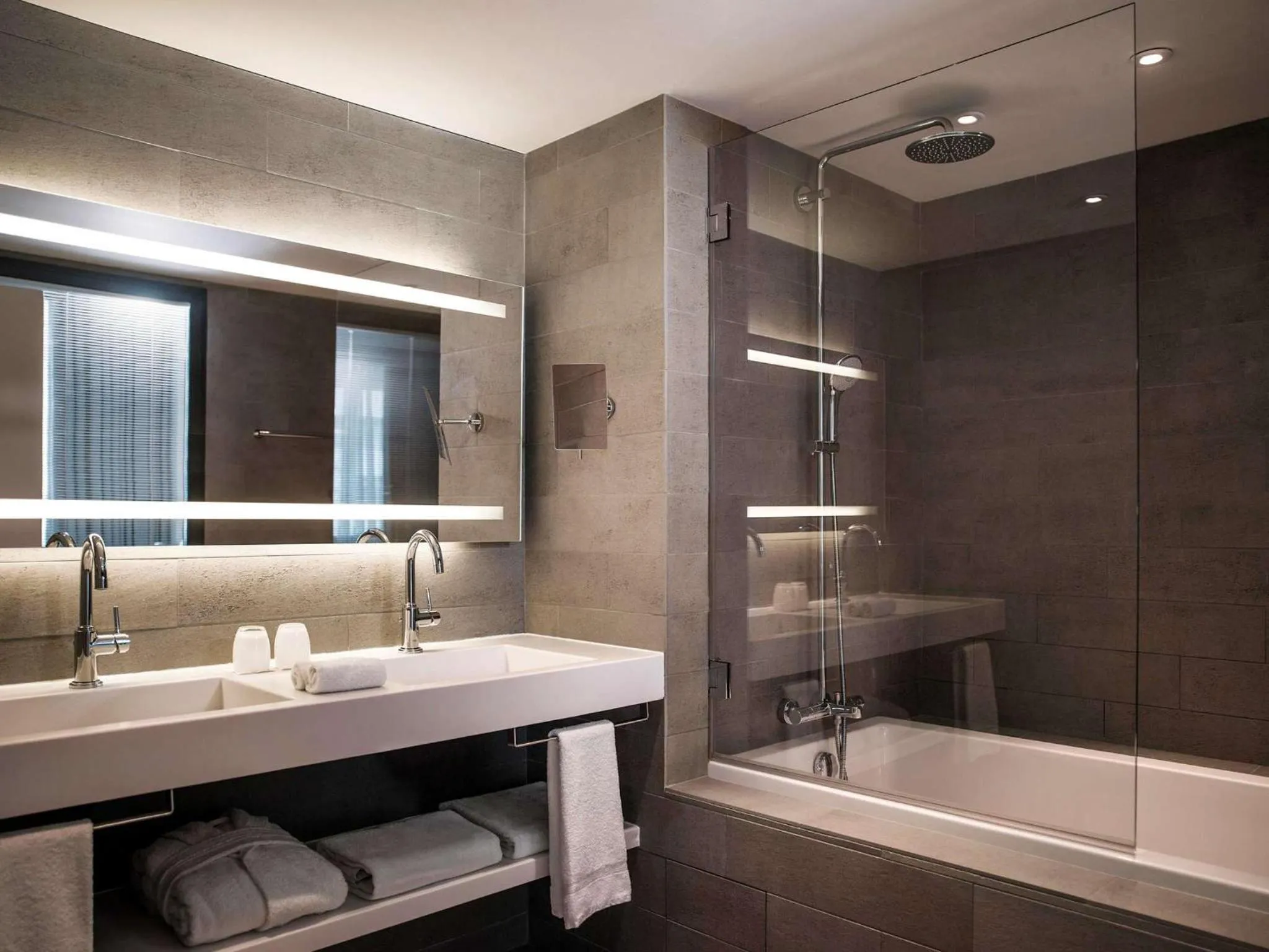 Junior King Suite with Sofa Bed and Eiffel Tower View in Pullman Paris Tour Eiffel