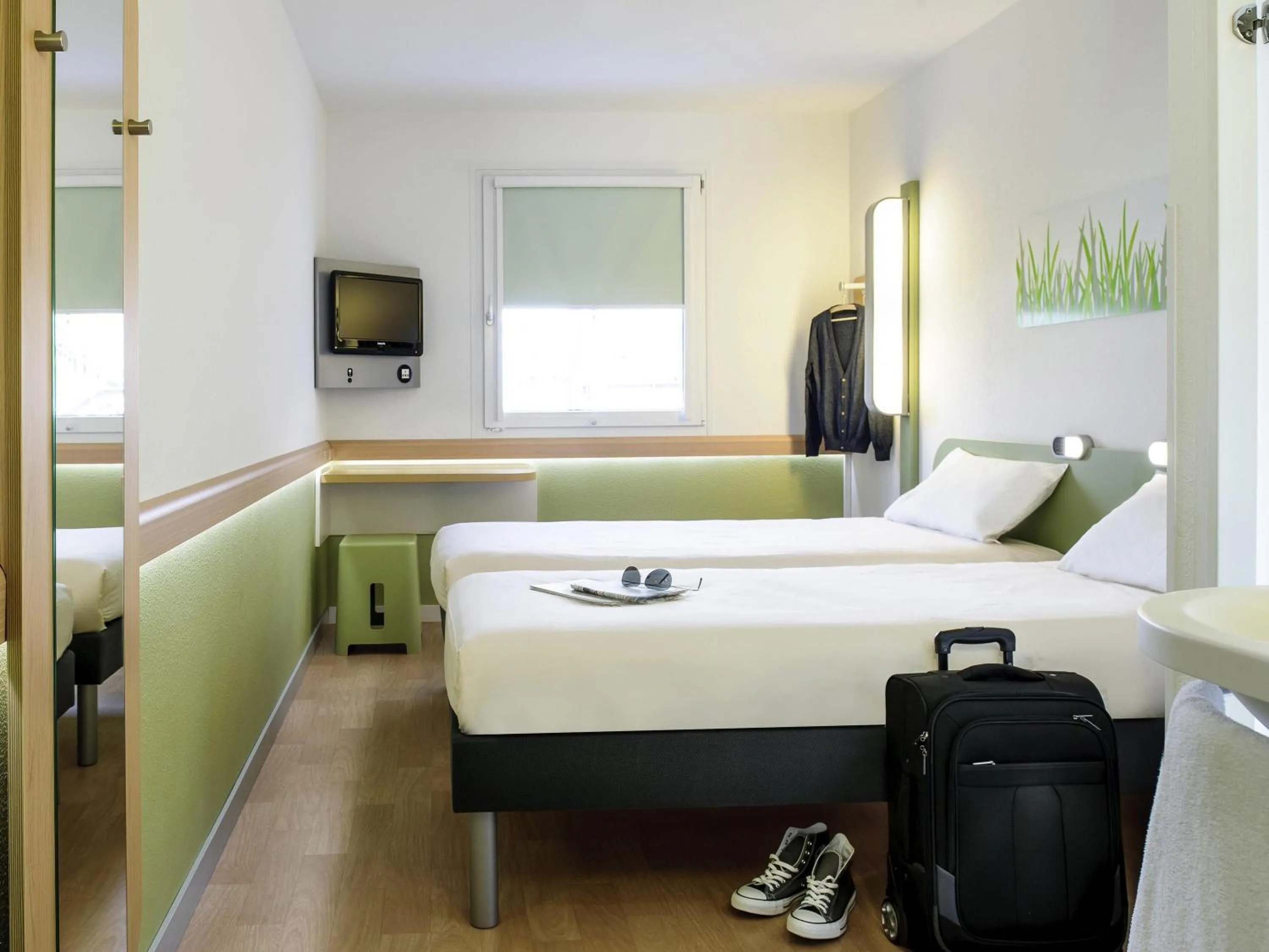 Twin Room in Ibis Budget Hyères