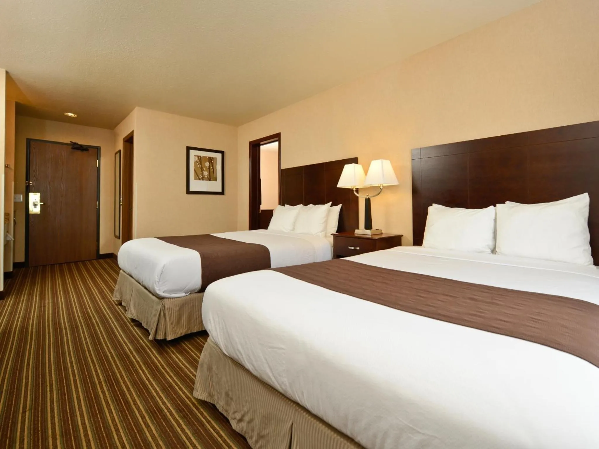 Queen Room with Two Queen Beds in Yellowstone West Gate Hotel