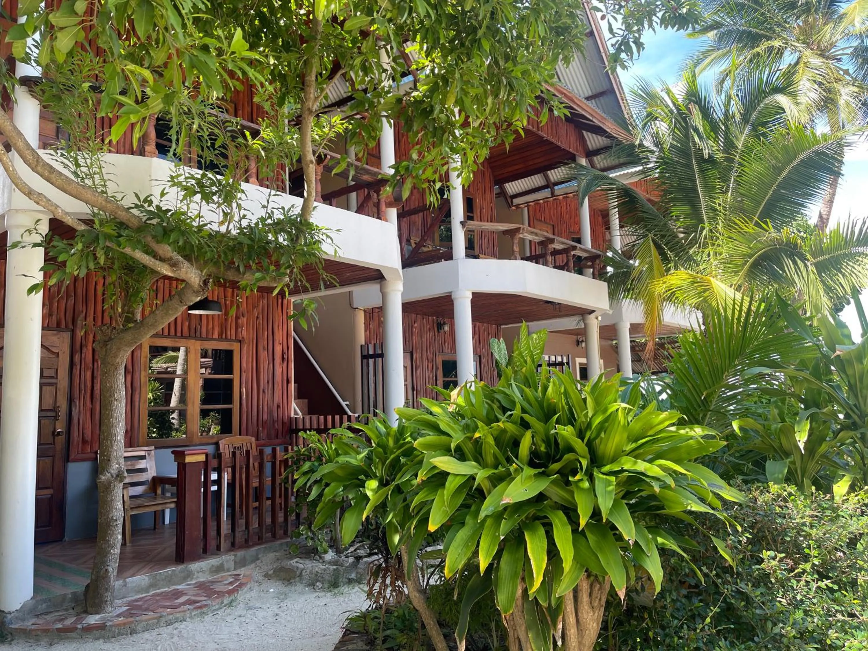 Standard Twin Room with Garden View in Big Fish Resort Koh Tao