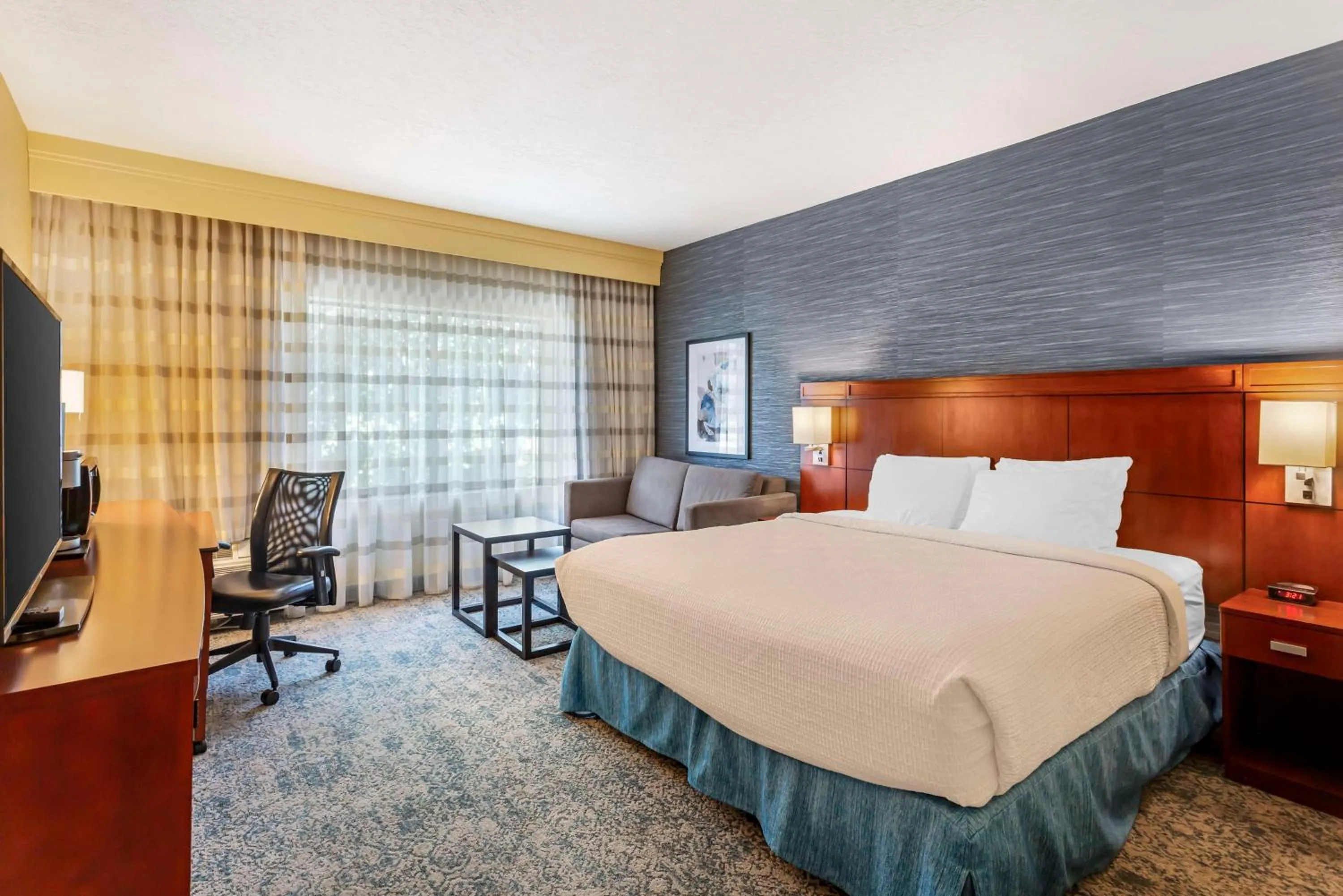 King Room with Sofa Bed in Best Western Plus Provo University Inn