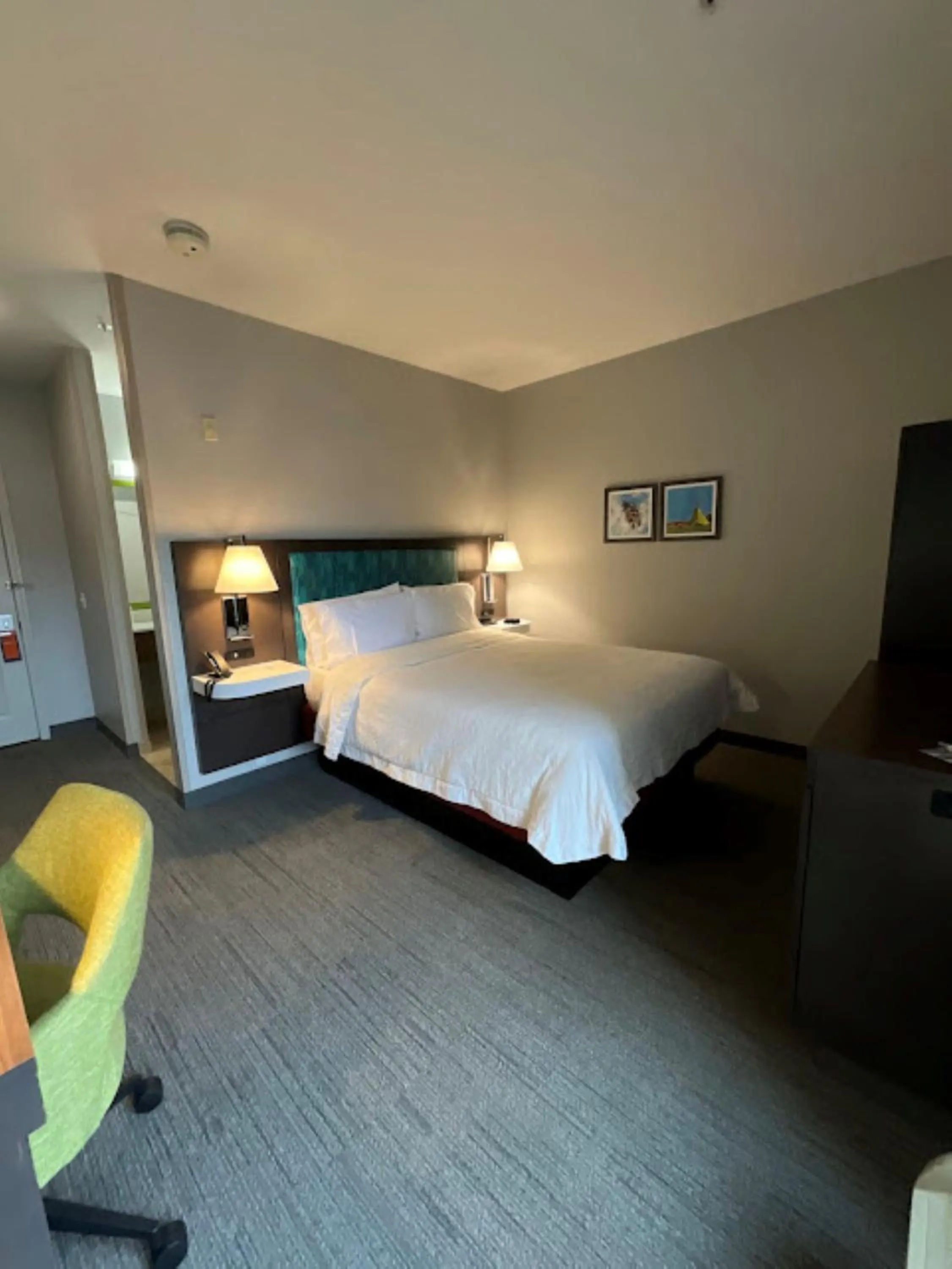Queen Room with Roll-In Shower - Disability Access/Non-Smoking in Hampton Inn by Hilton Montrose