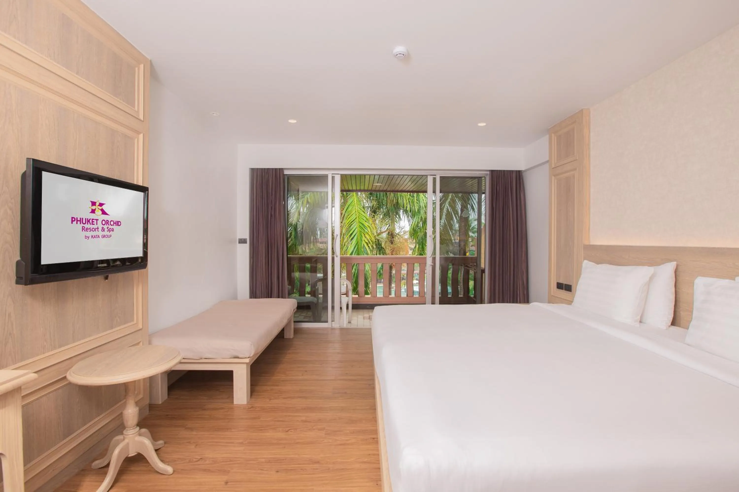 Deluxe Pool in Phuket Orchid Resort and Spa