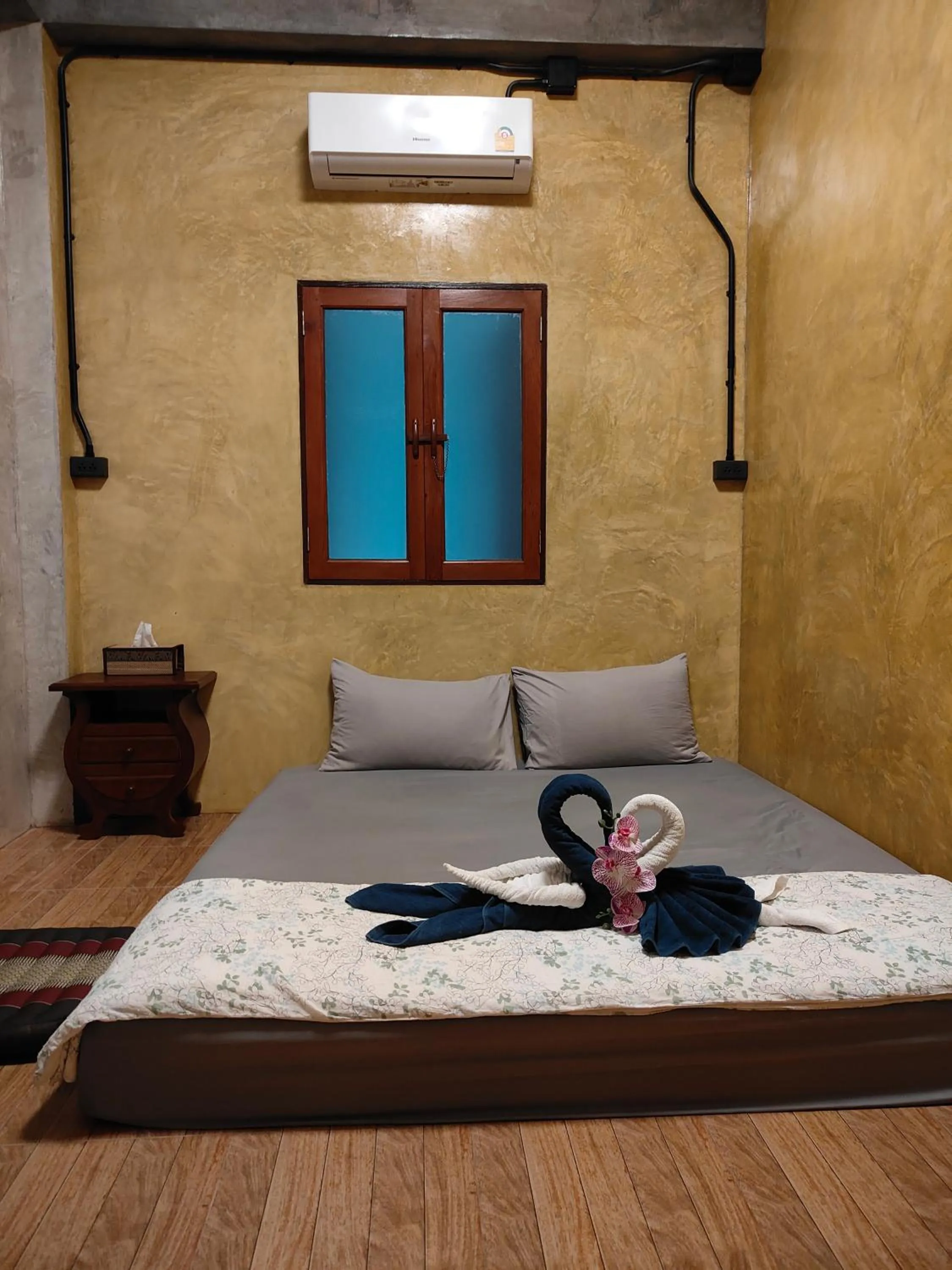 Standard King Room with Shared Bathroom in Smilingface guesthouse