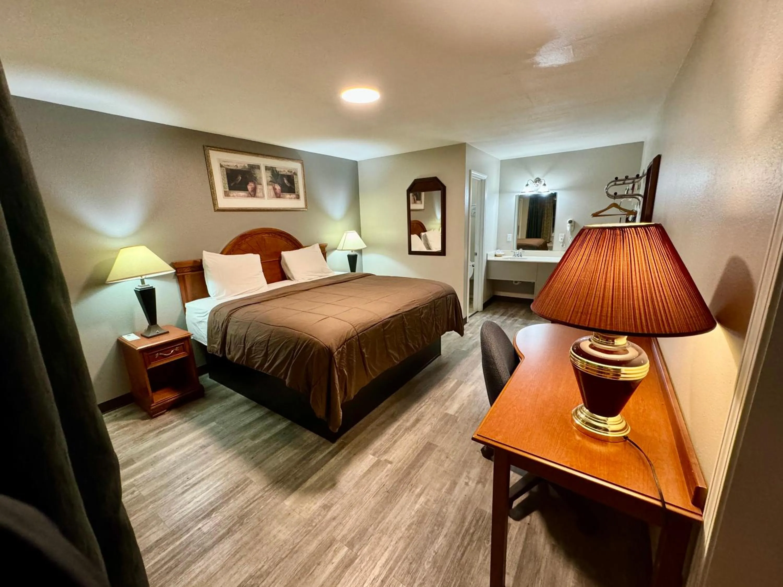 King Suite - Non-Smoking in Ozark Inn & Suites