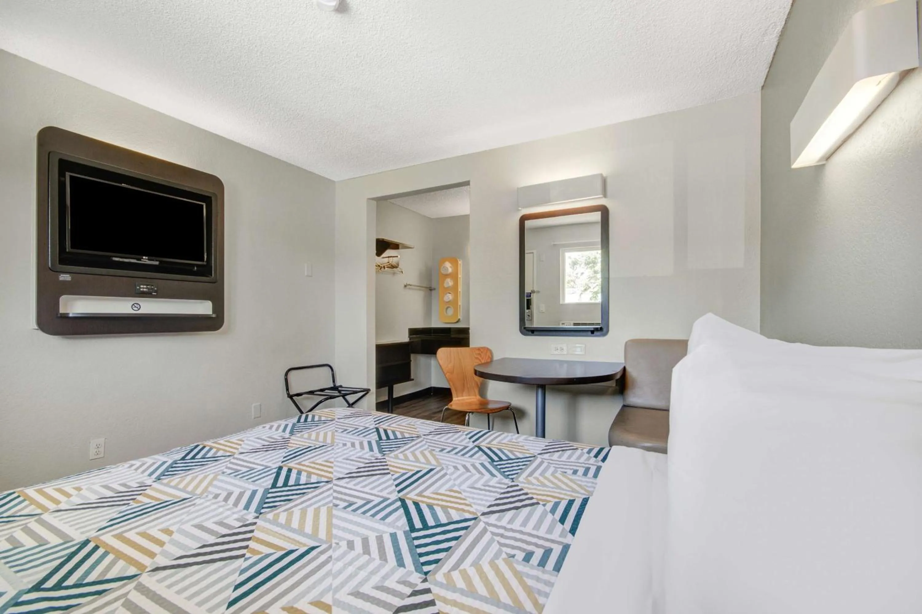 Double Room in Motel 6-San Jose, CA - Airport