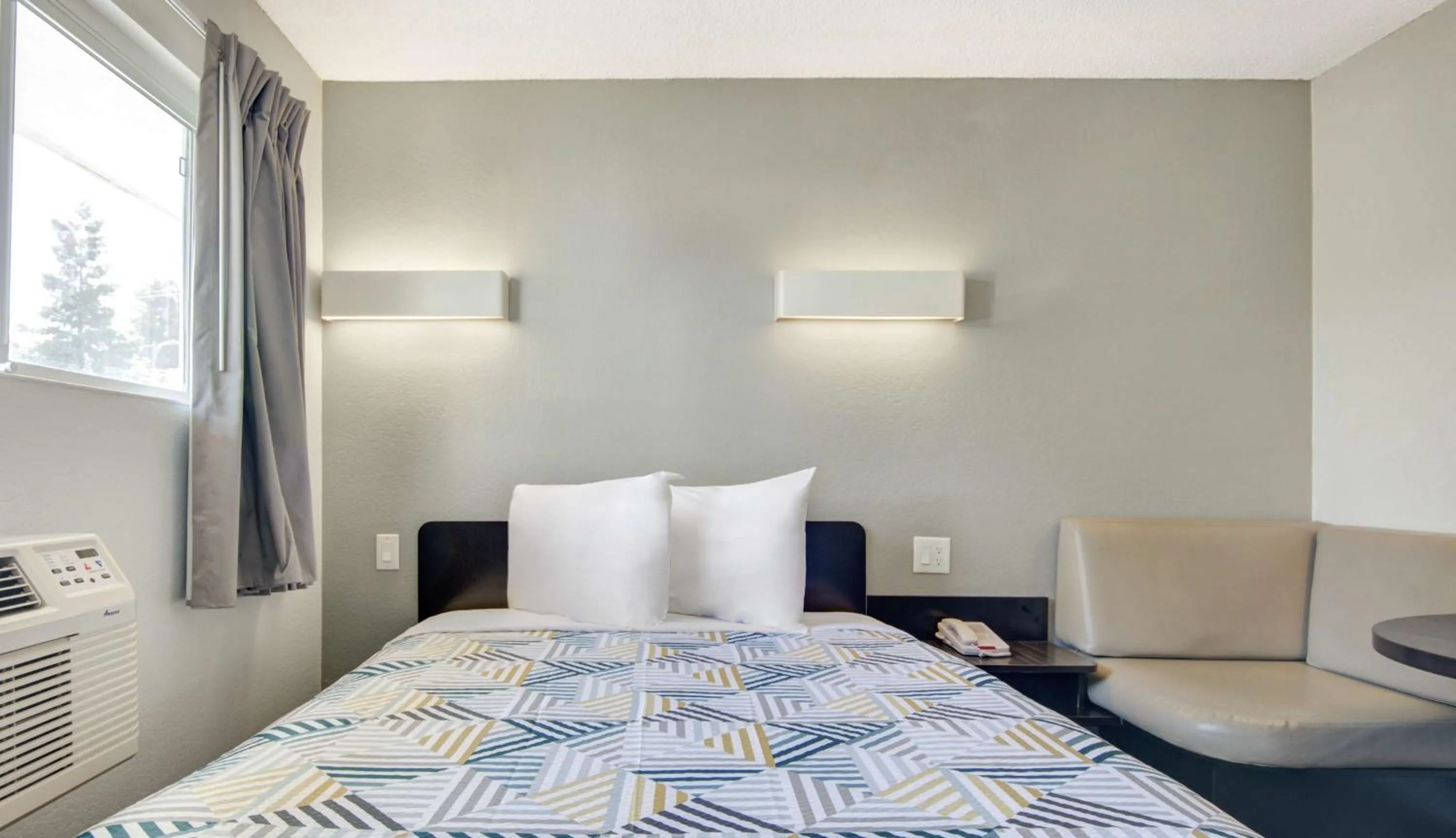 Deluxe Double Room in Motel 6-San Jose, CA - Airport