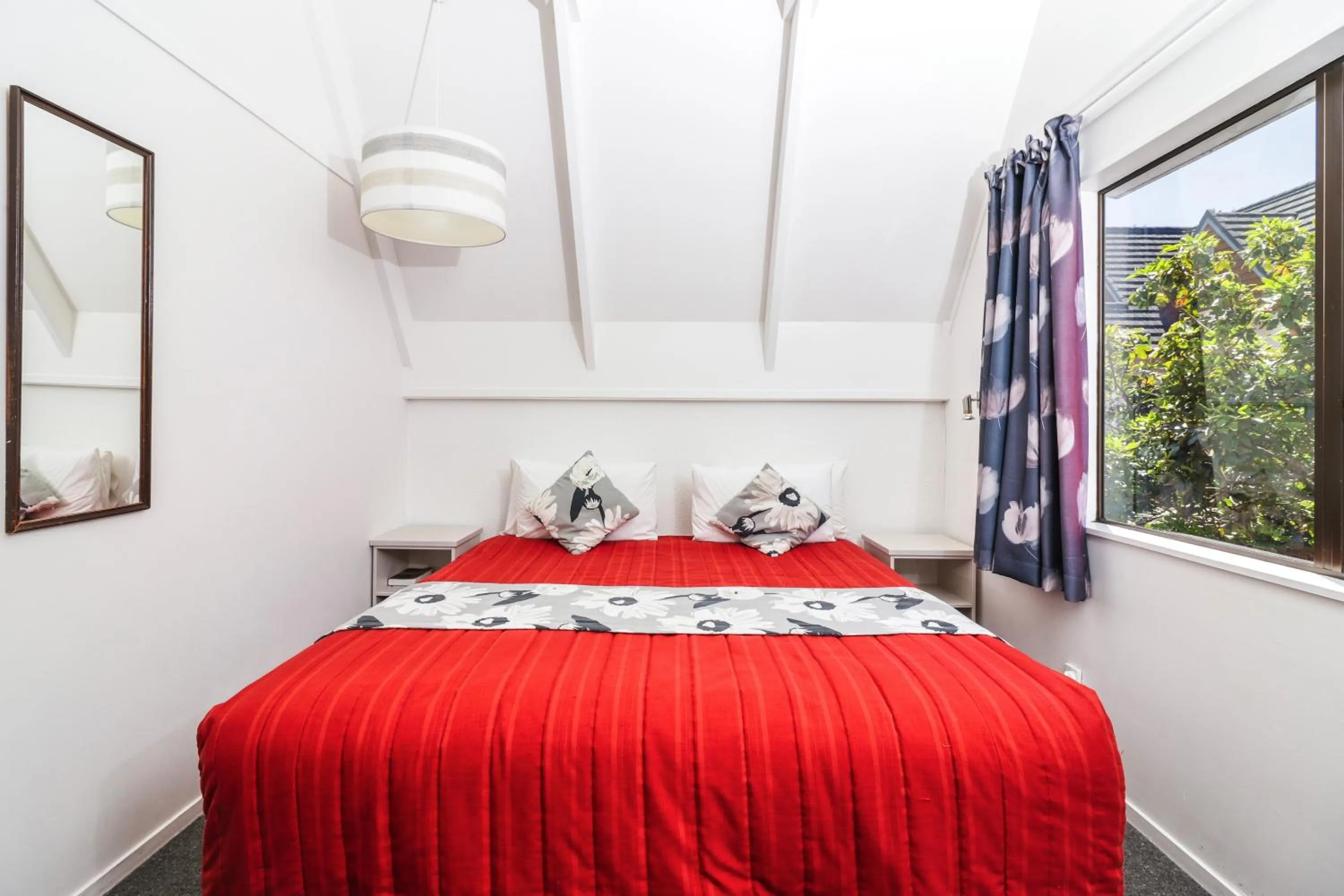 Deluxe One Bedroom Suite in Gables Lakefront Resort