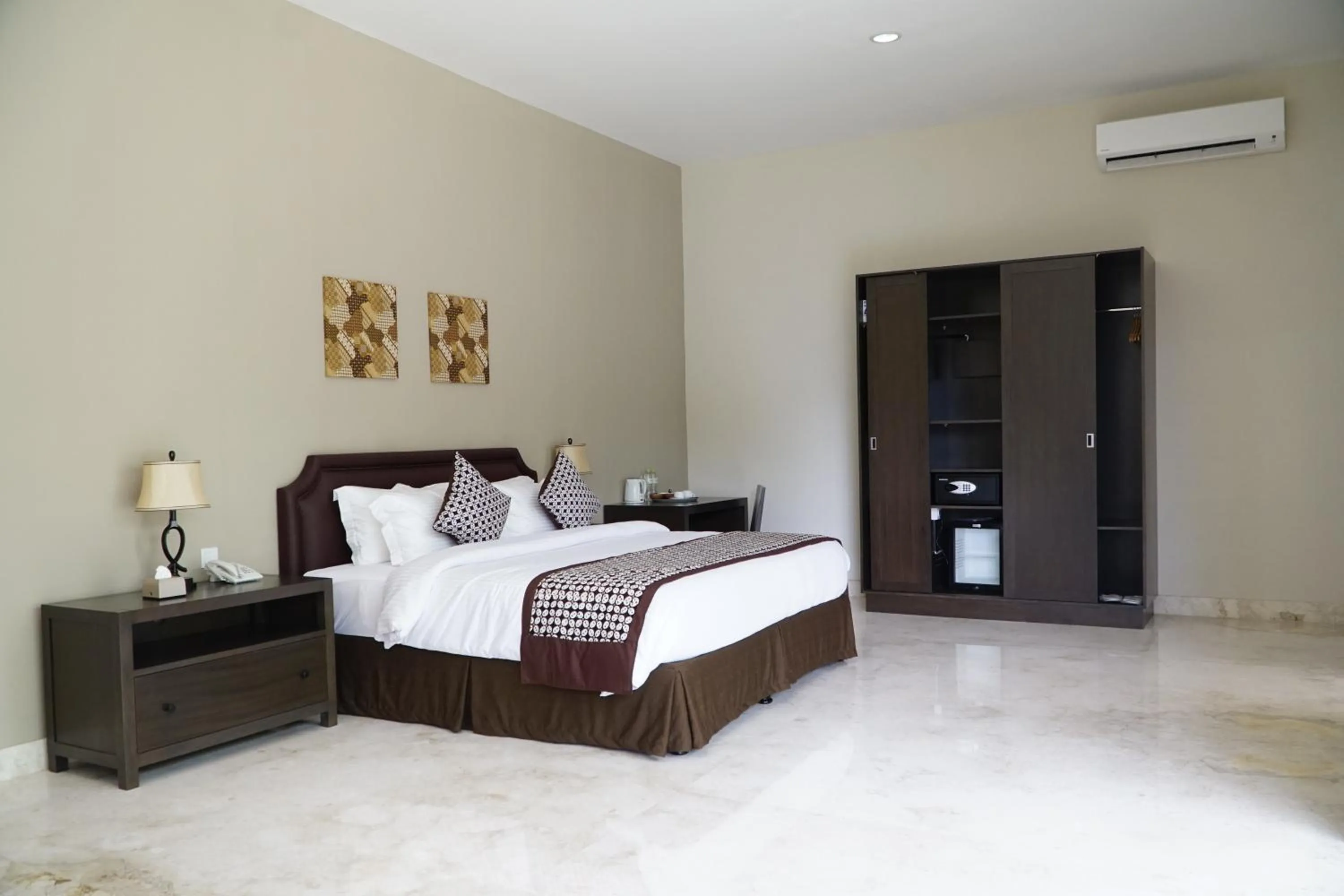 Executive Room in Arainn Bed & Breakfast Tretes Prigen by ecommerceloka