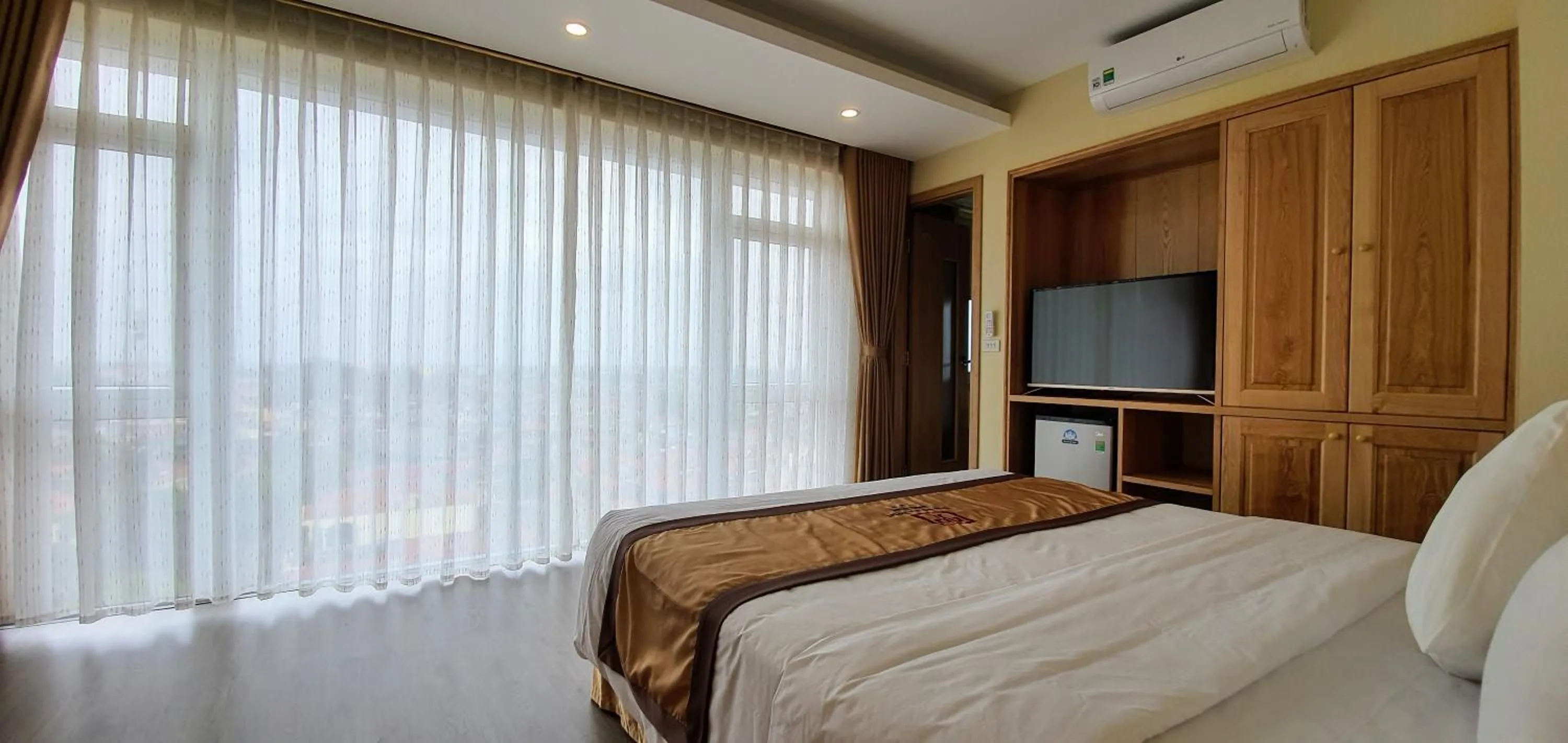 Deluxe Double Room in The Queen Hotel Ninh Binh