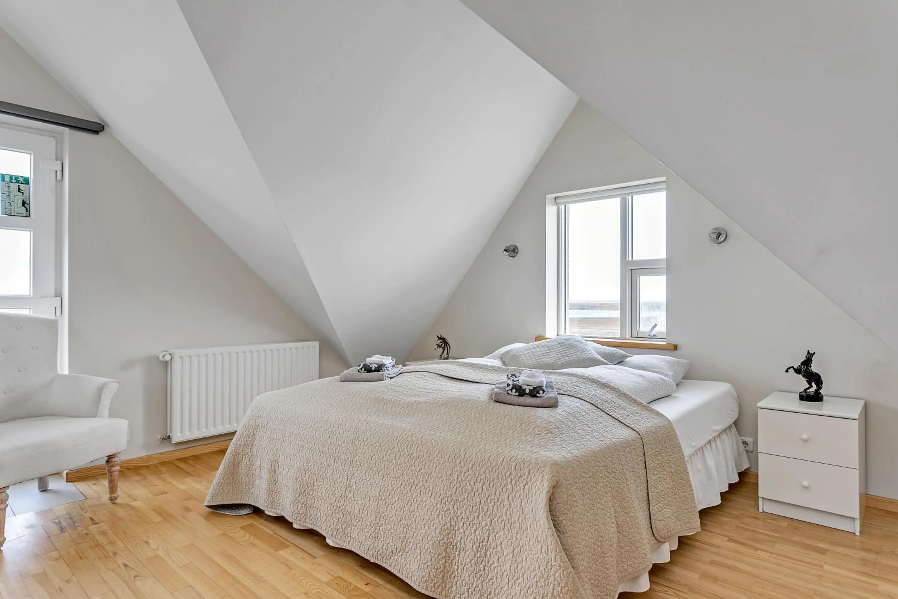 Deluxe Double Room with Bath in Guesthouse Vatnsholt