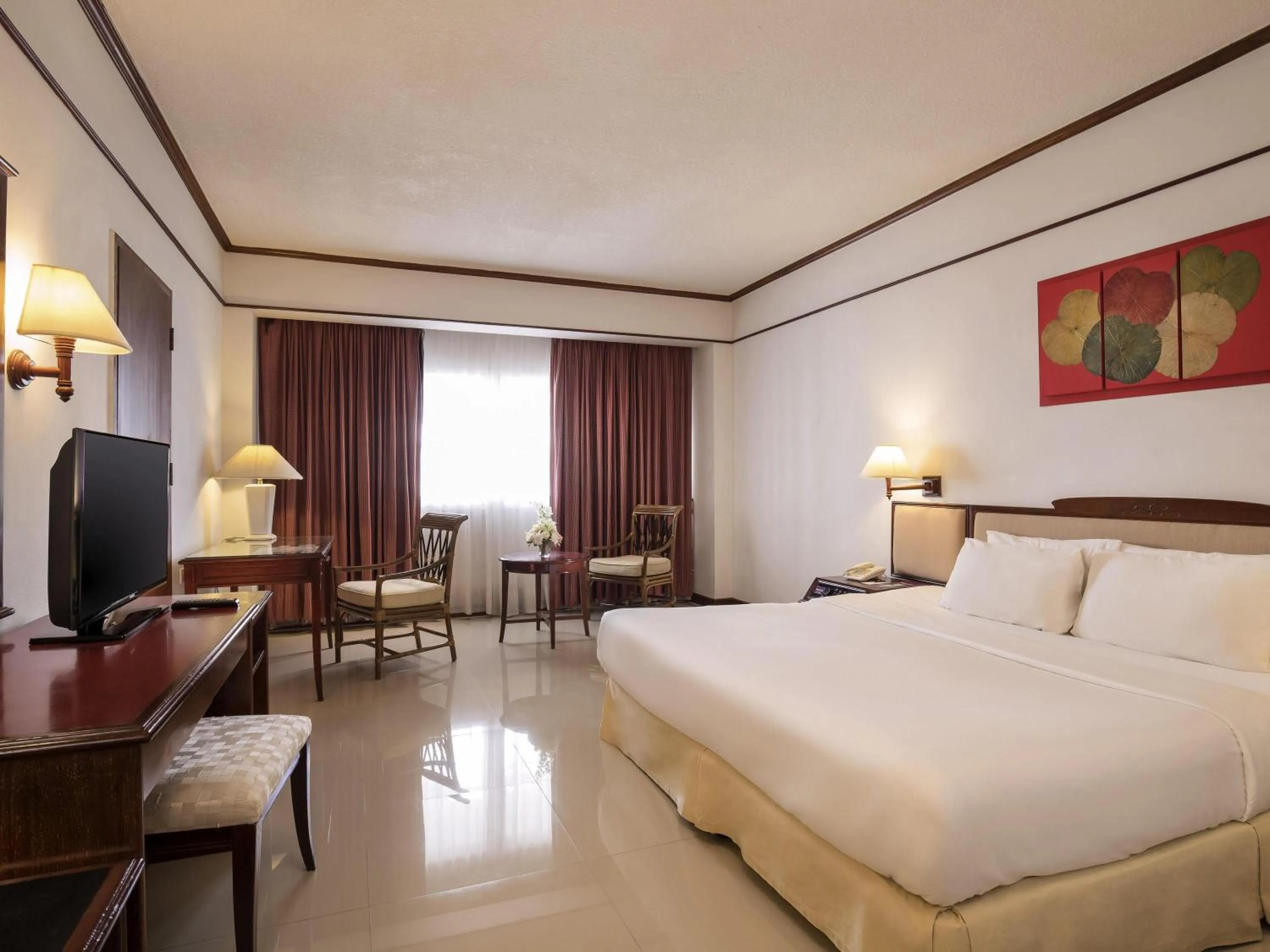 Standard King Room in Mercure Chiang Mai