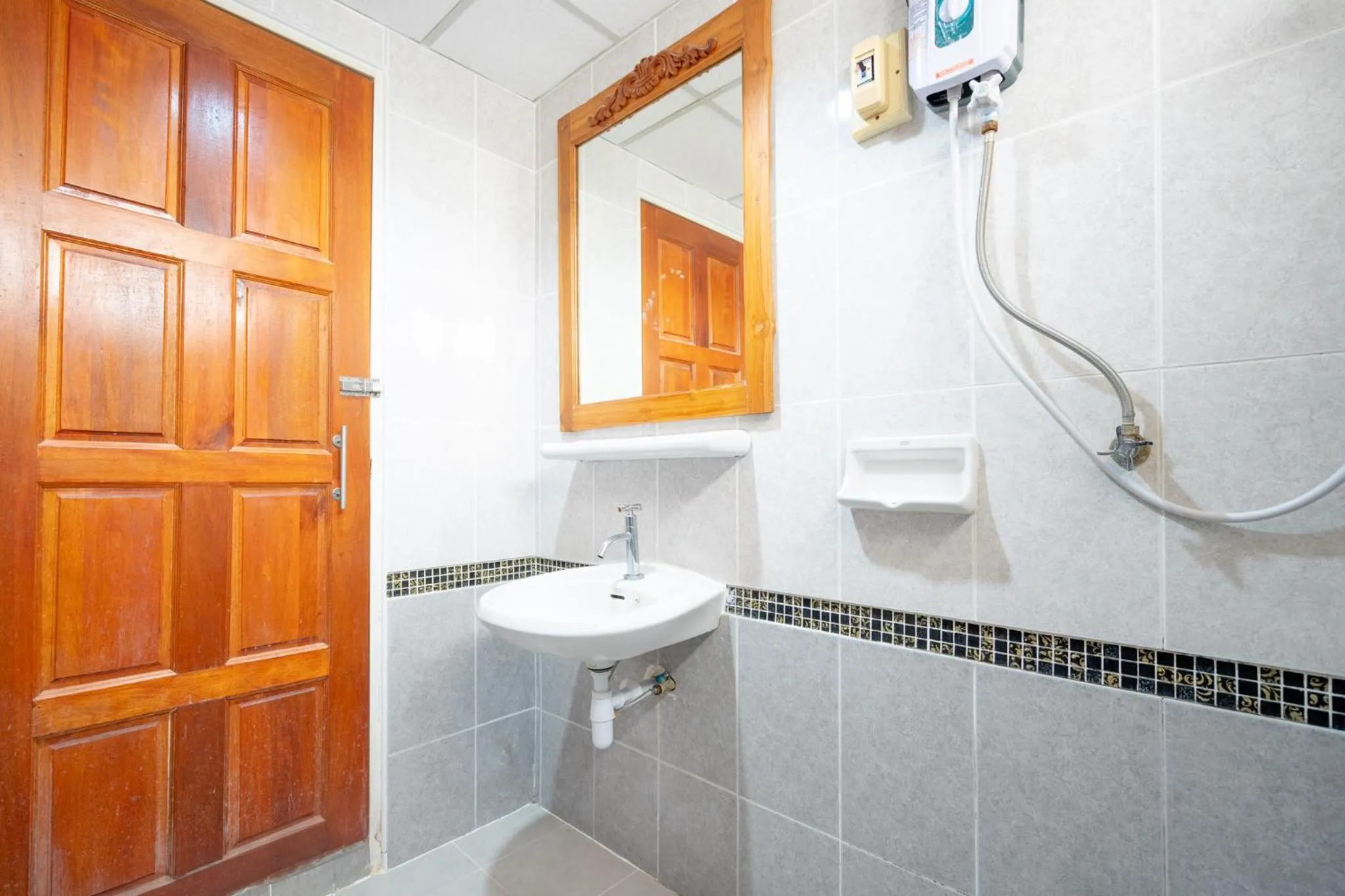 Standard Double Room in Chatsuree Mansion