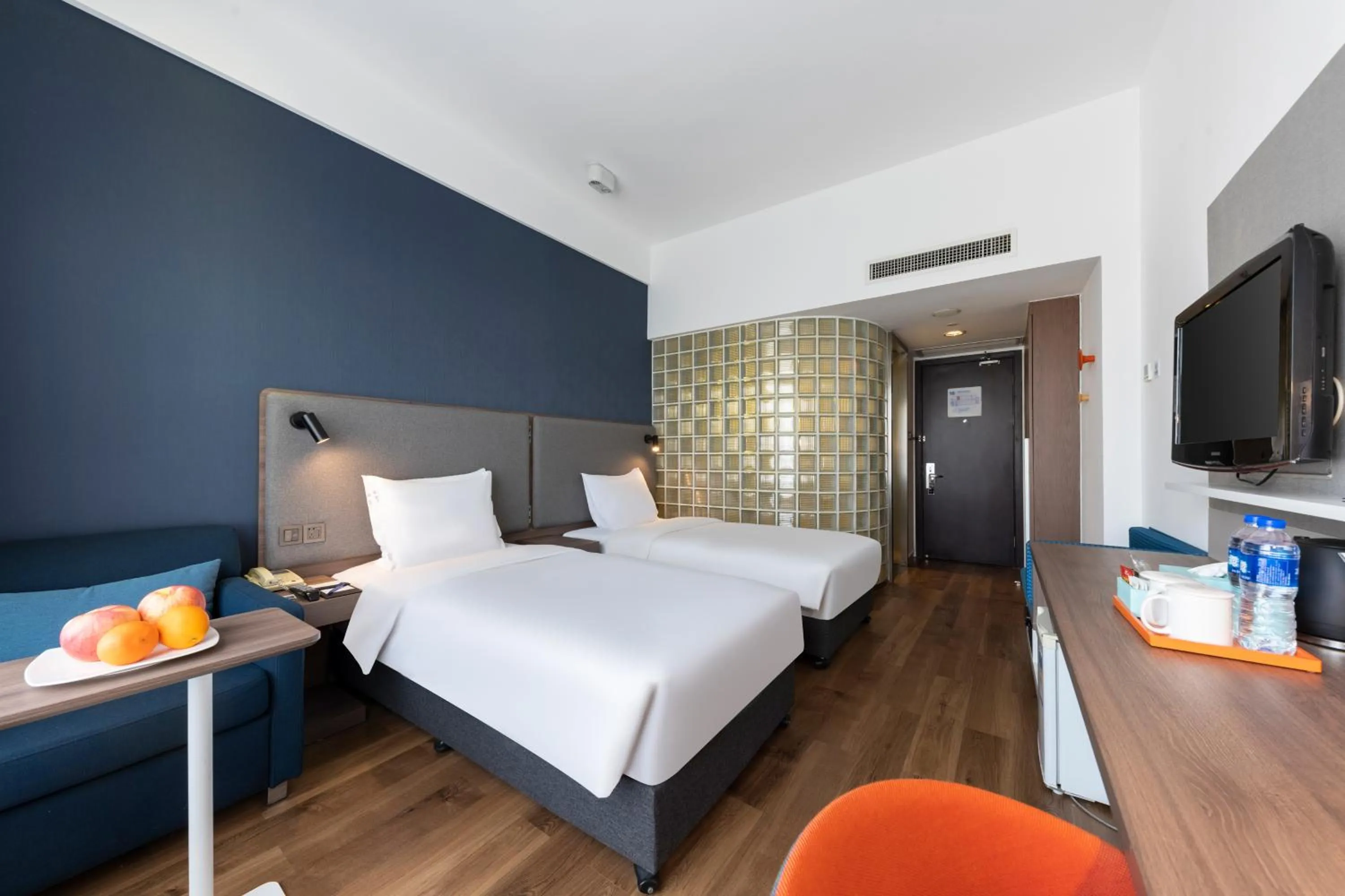 Standard Queen Room with Queen and Single Bed in Holiday Inn Express Suzhou Changjiang by IHG