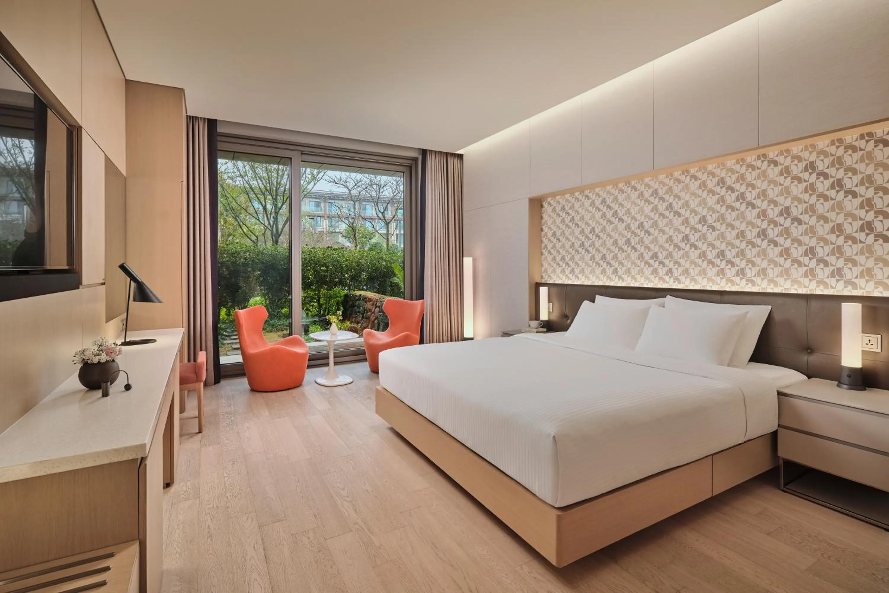 Deluxe King Room in Landing Jeju Shinhwa World Hotel