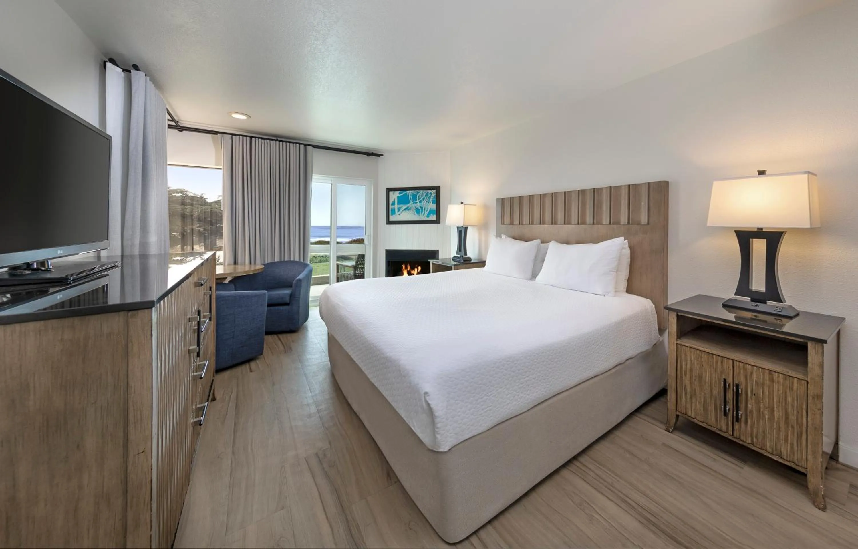 King Room with Ocean View in Cambria Landing Inn and Suites