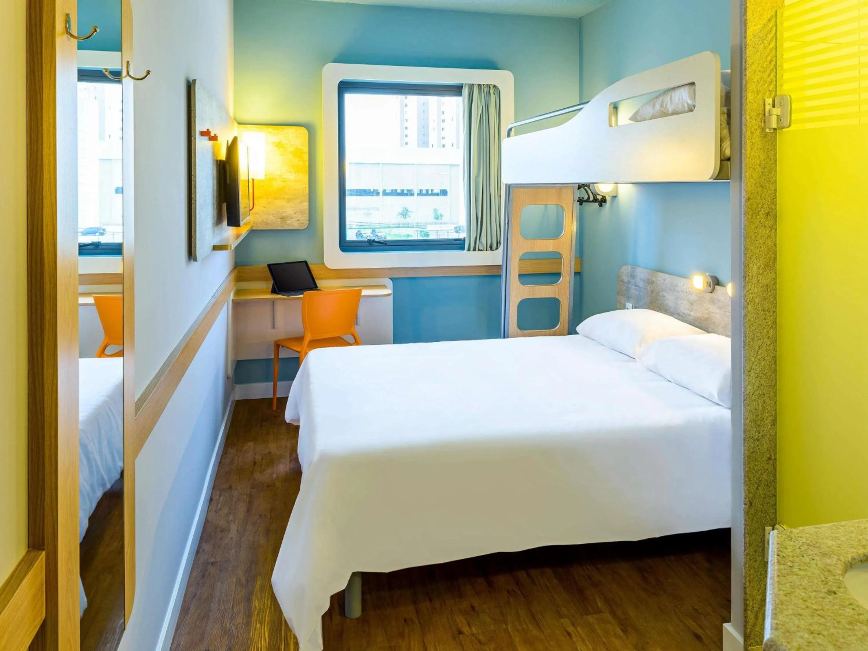 Double Room - 1 Double Bed and 1 Bunk Bed in ibis budget Sorocaba