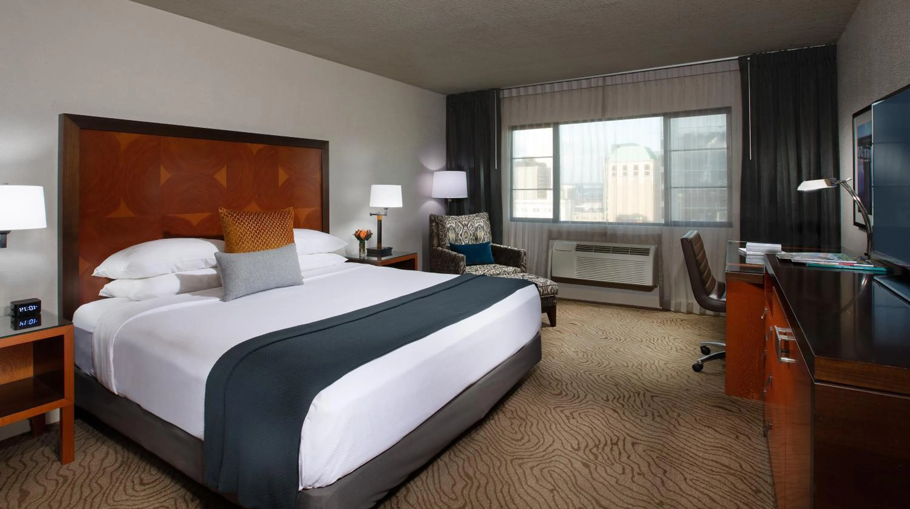 Deluxe King Room in The Paramount Hotel Portland