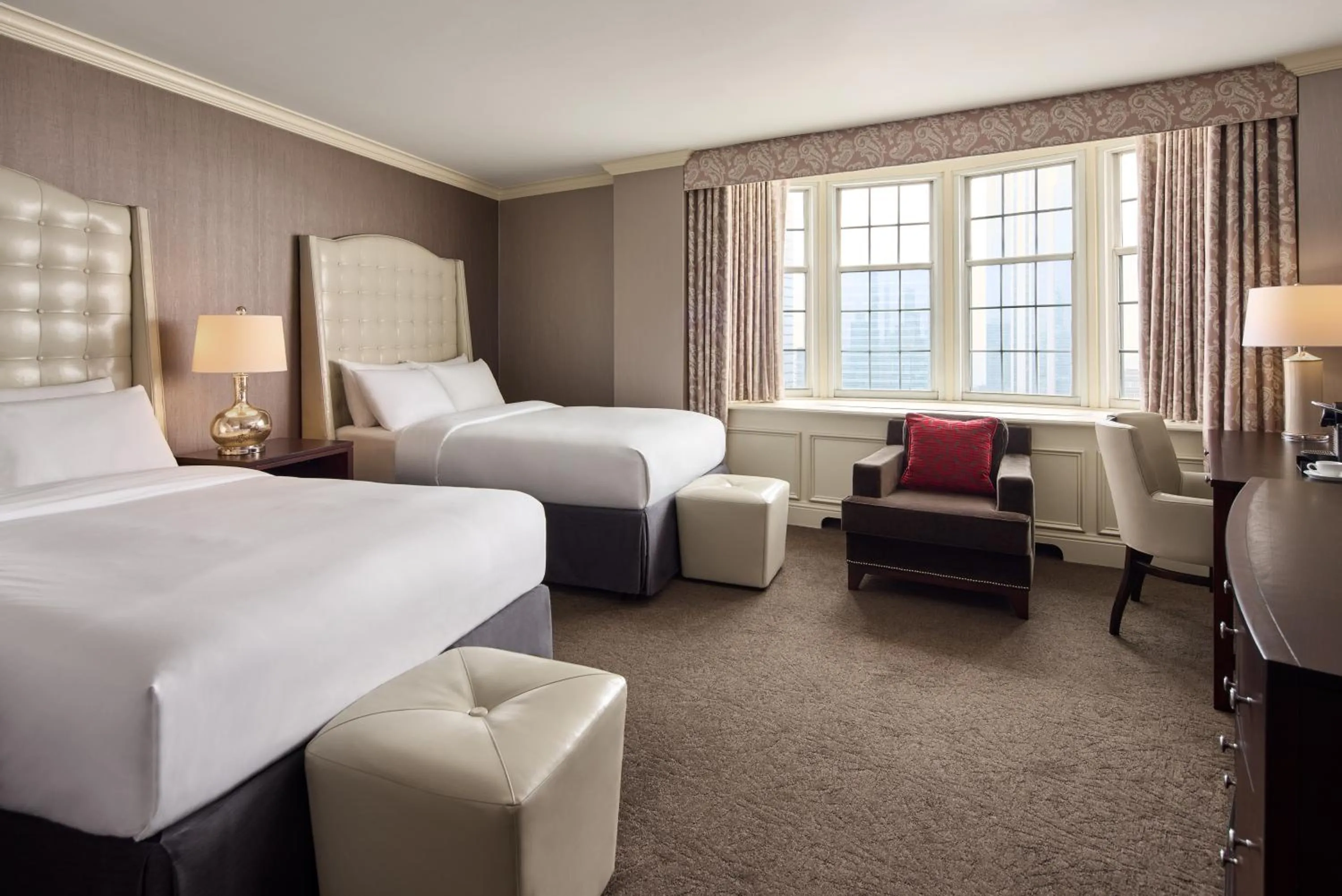 Deluxe Queen Room in The Pfister Hotel