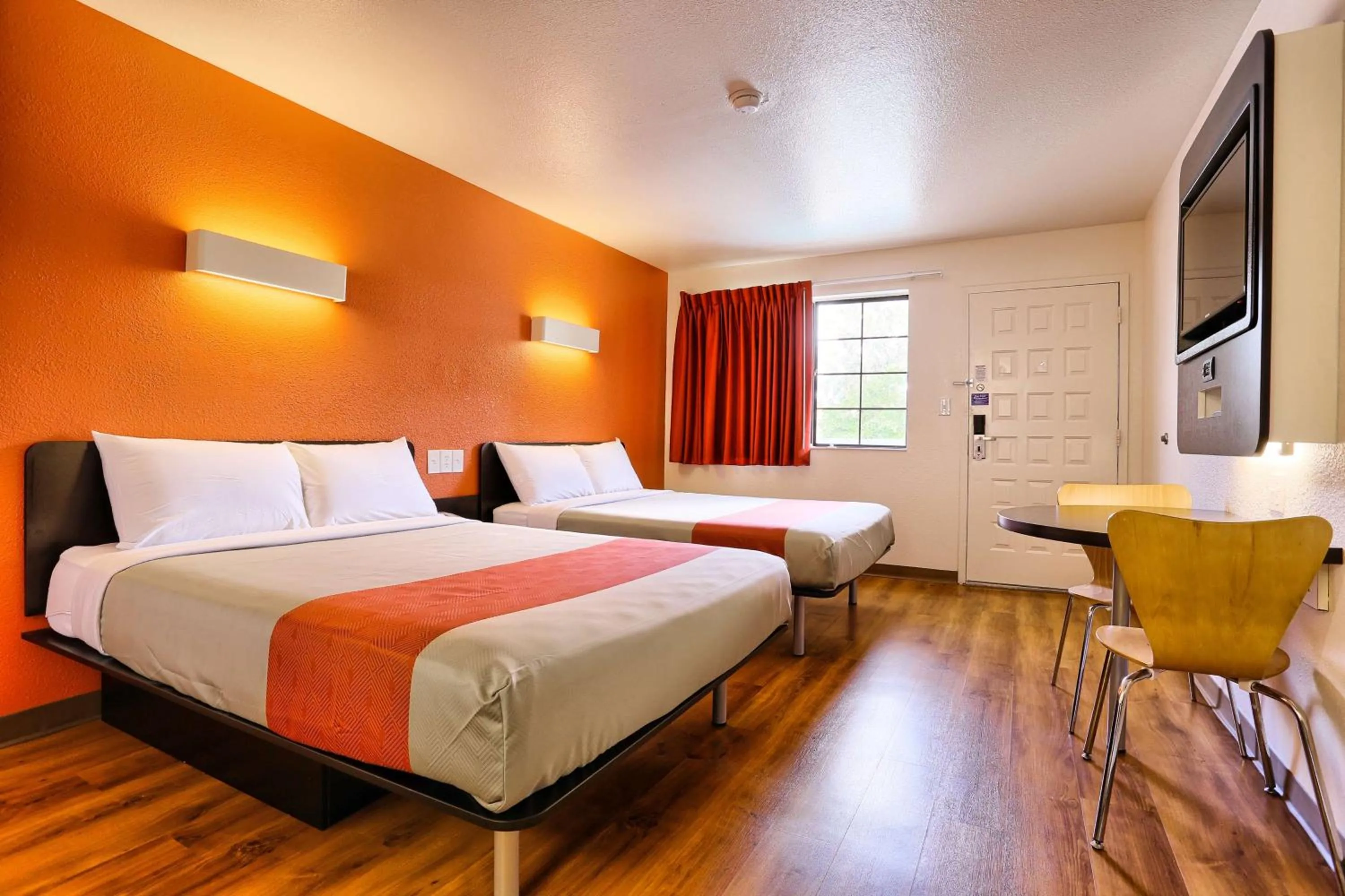 Deluxe Quadruple Room in Motel 6-Petaluma, CA