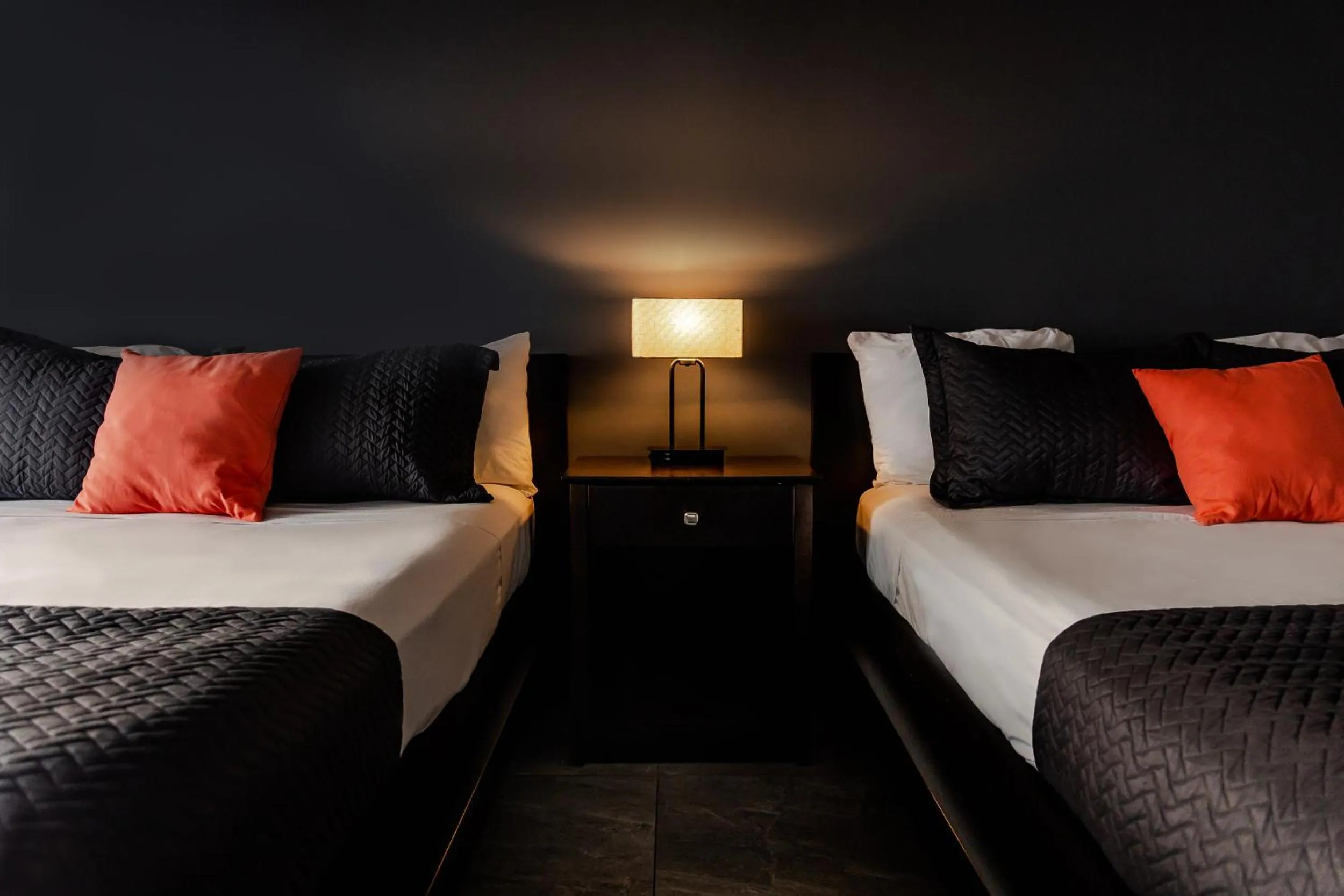 Double Room Two Queen Beds - single occupancy in Up Midtown