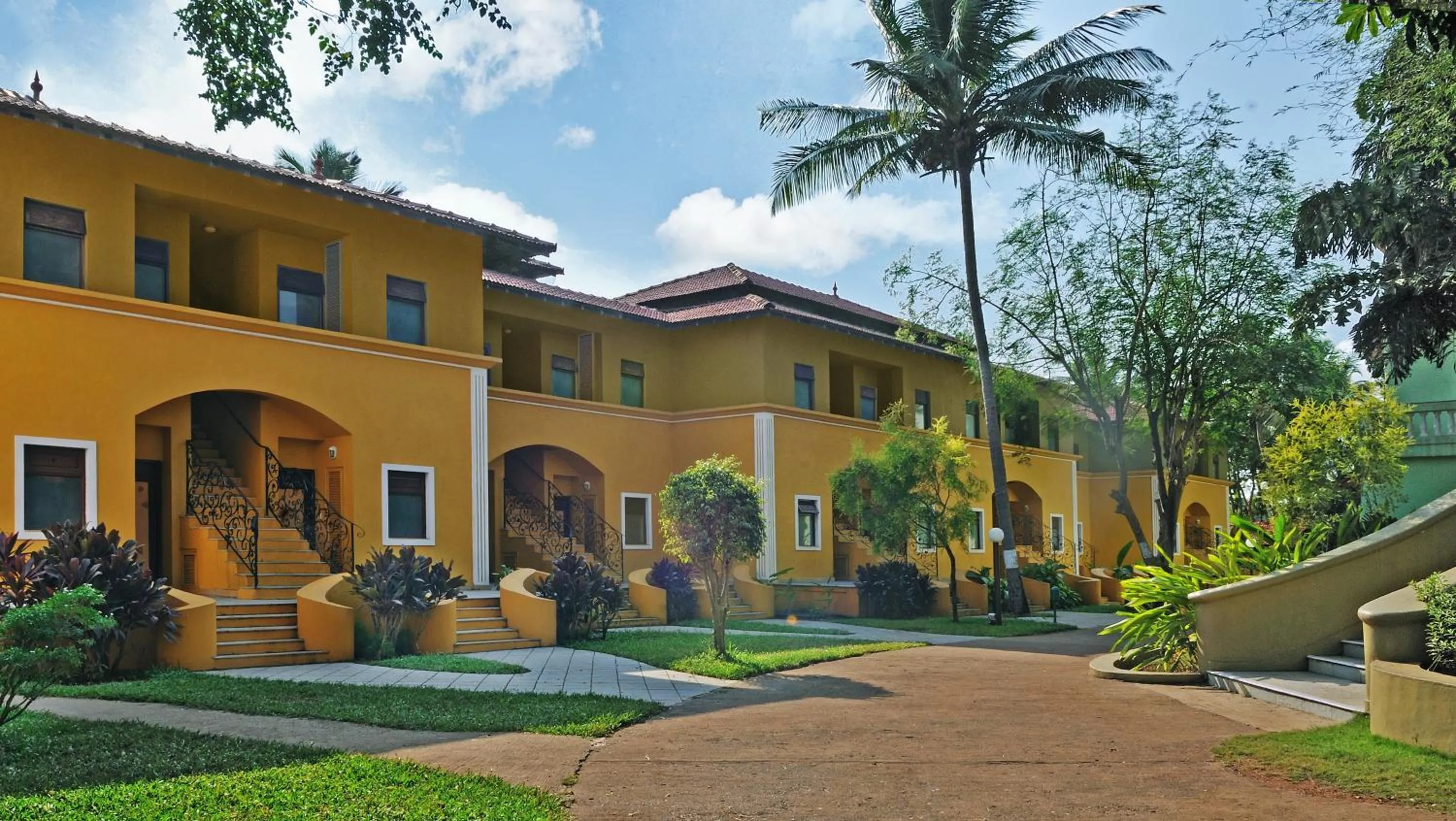 Superior Twin Room with Garden View in Mercure Goa Devaaya Resort