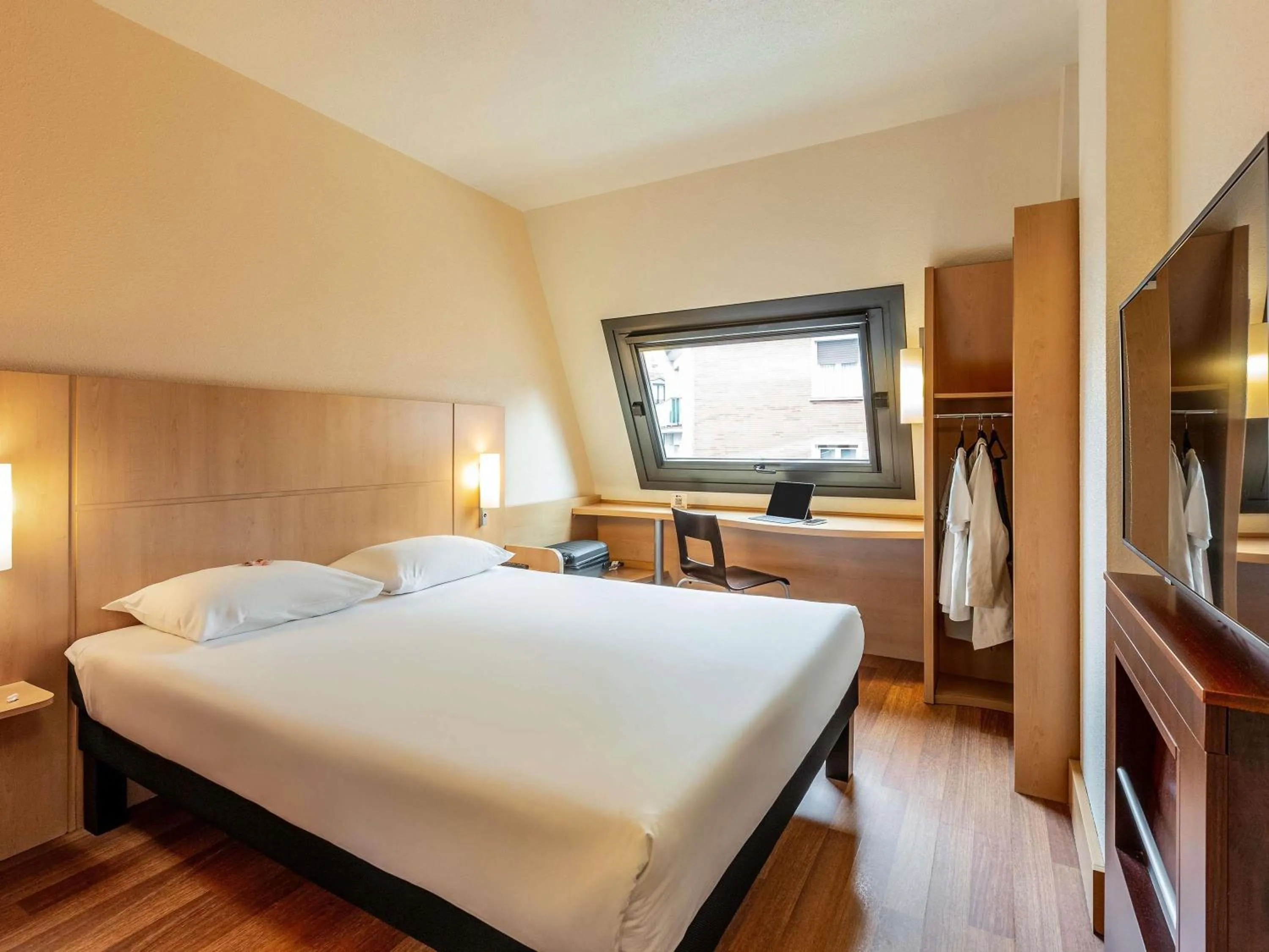 Standard Double Room in Ibis Bilbao Centro