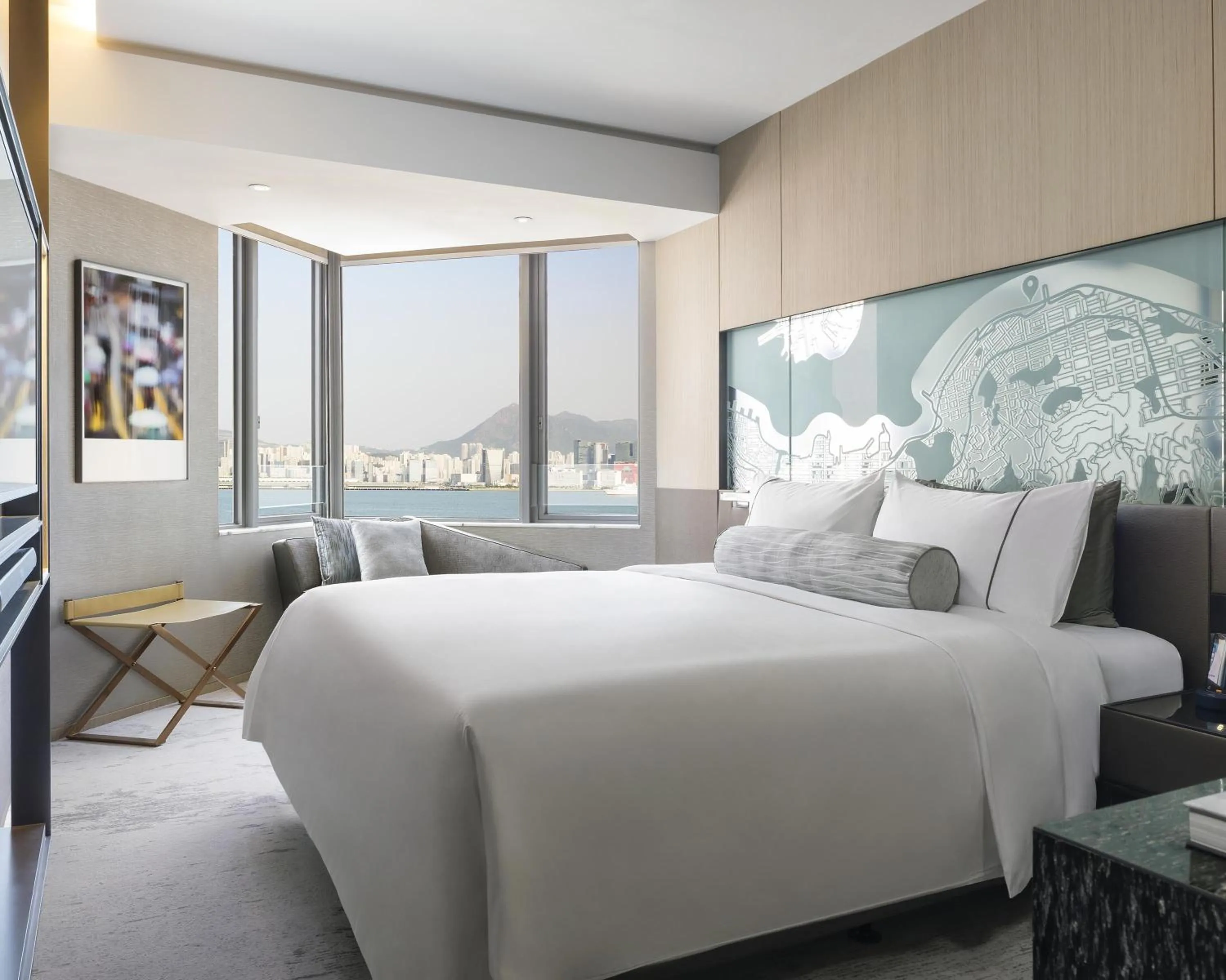 King Room - single occupancy - Lounge Access in Hyatt Centric Victoria Harbour
