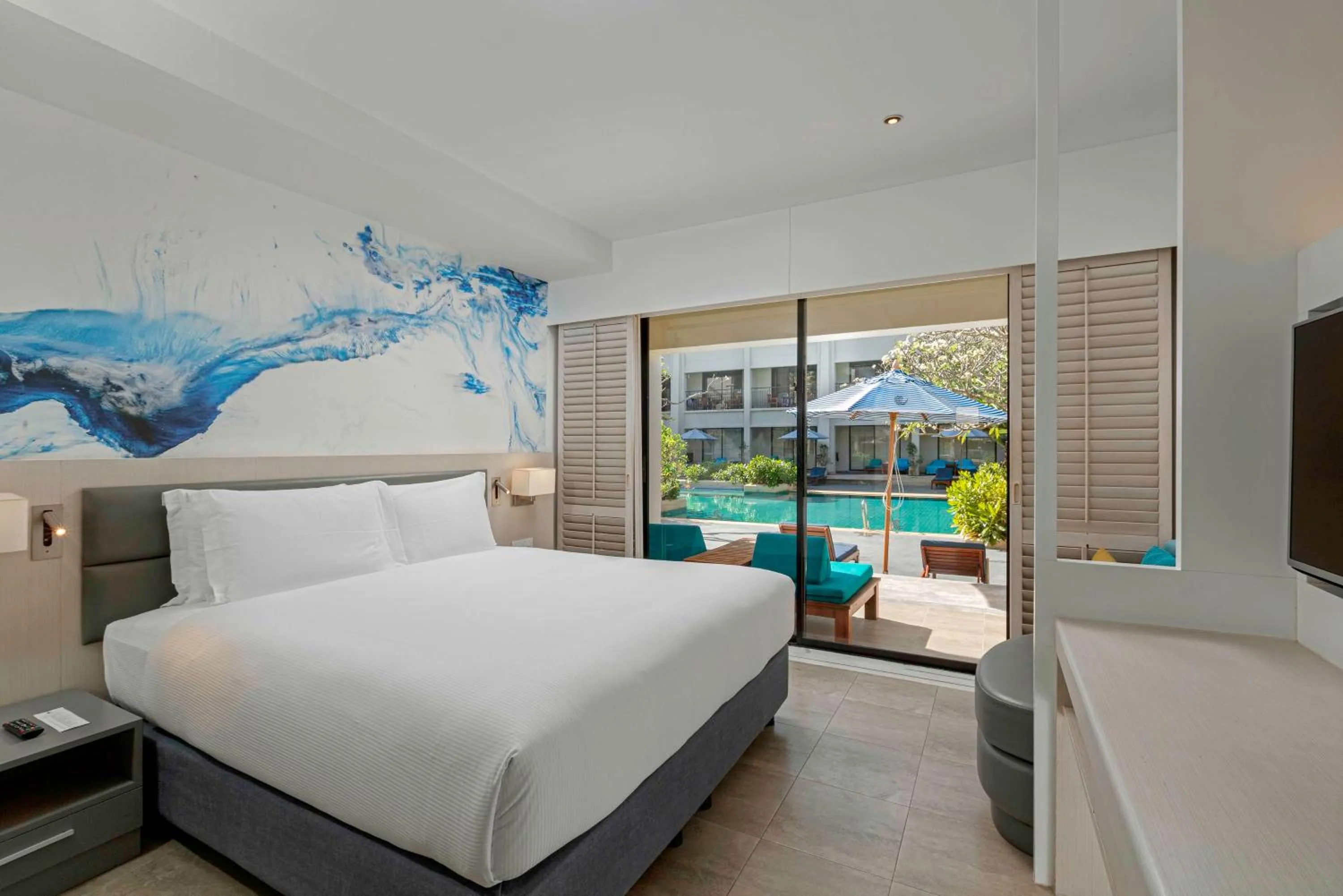 Deluxe King Room - Pool Side in DoubleTree by Hilton Phuket Banthai Resort