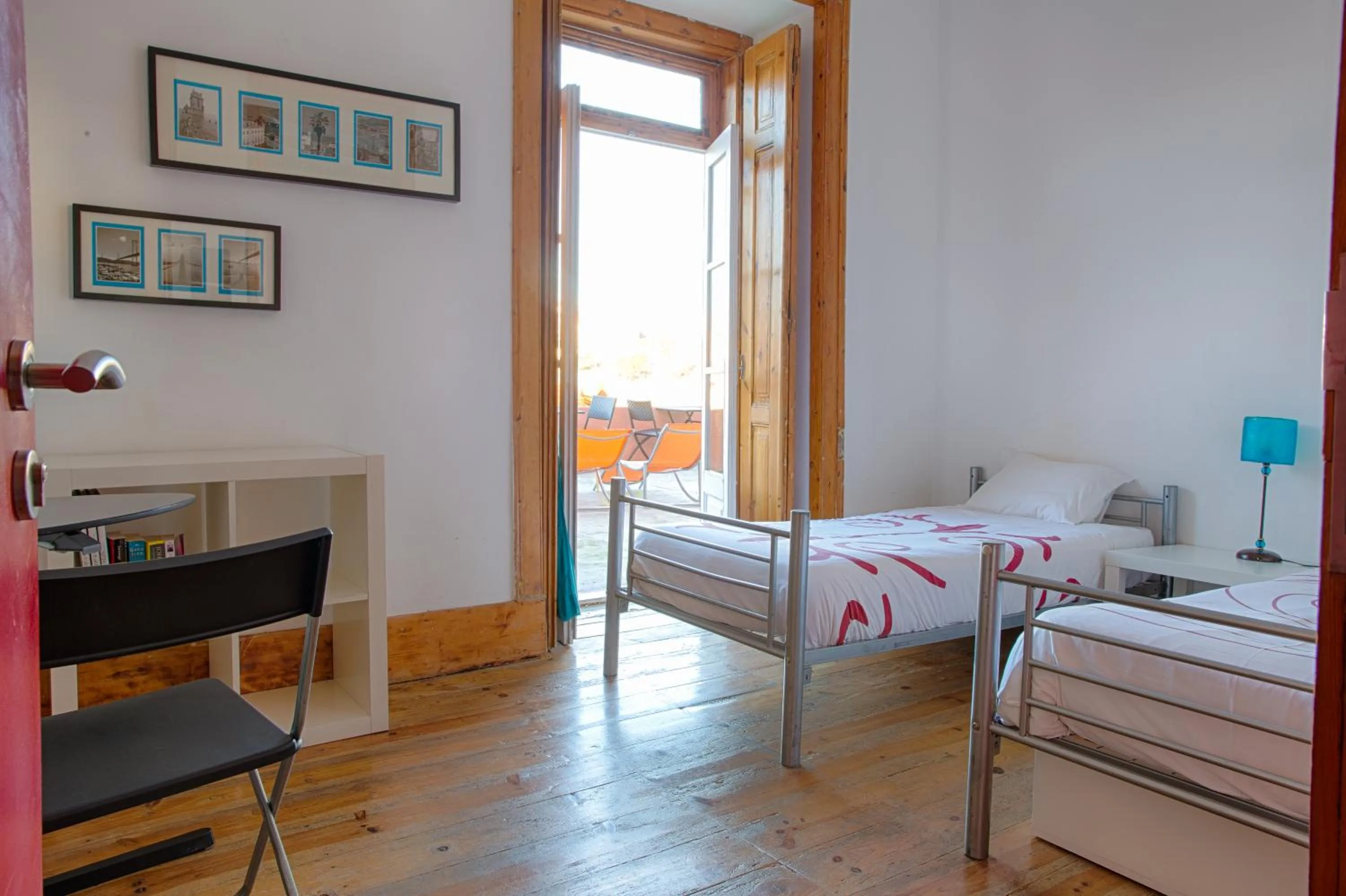 Twin Room with Shared Bathroom in This Is Lisbon Hostel