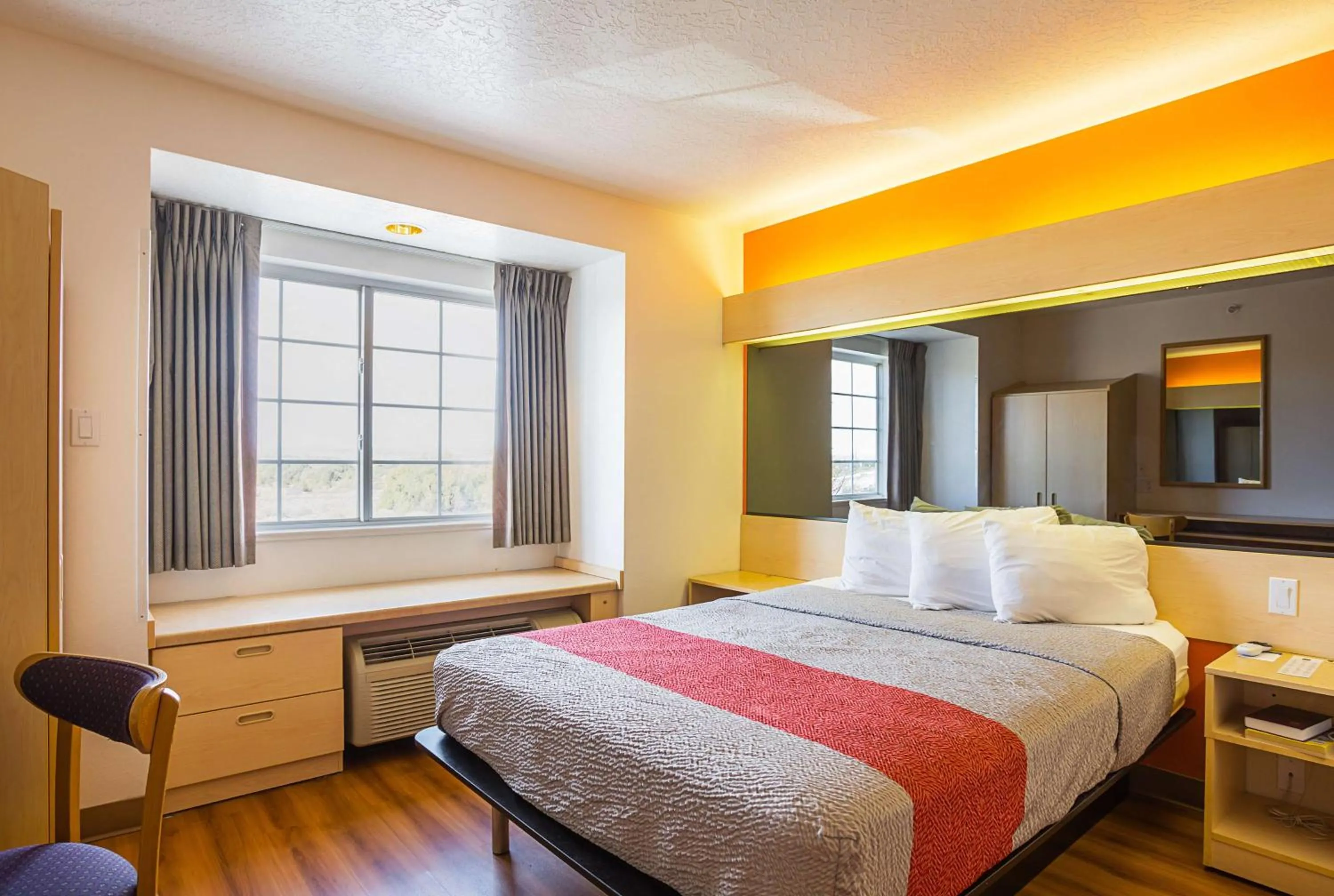 Queen Suite - Non-Smoking in Motel 6-Bernalillo, NM