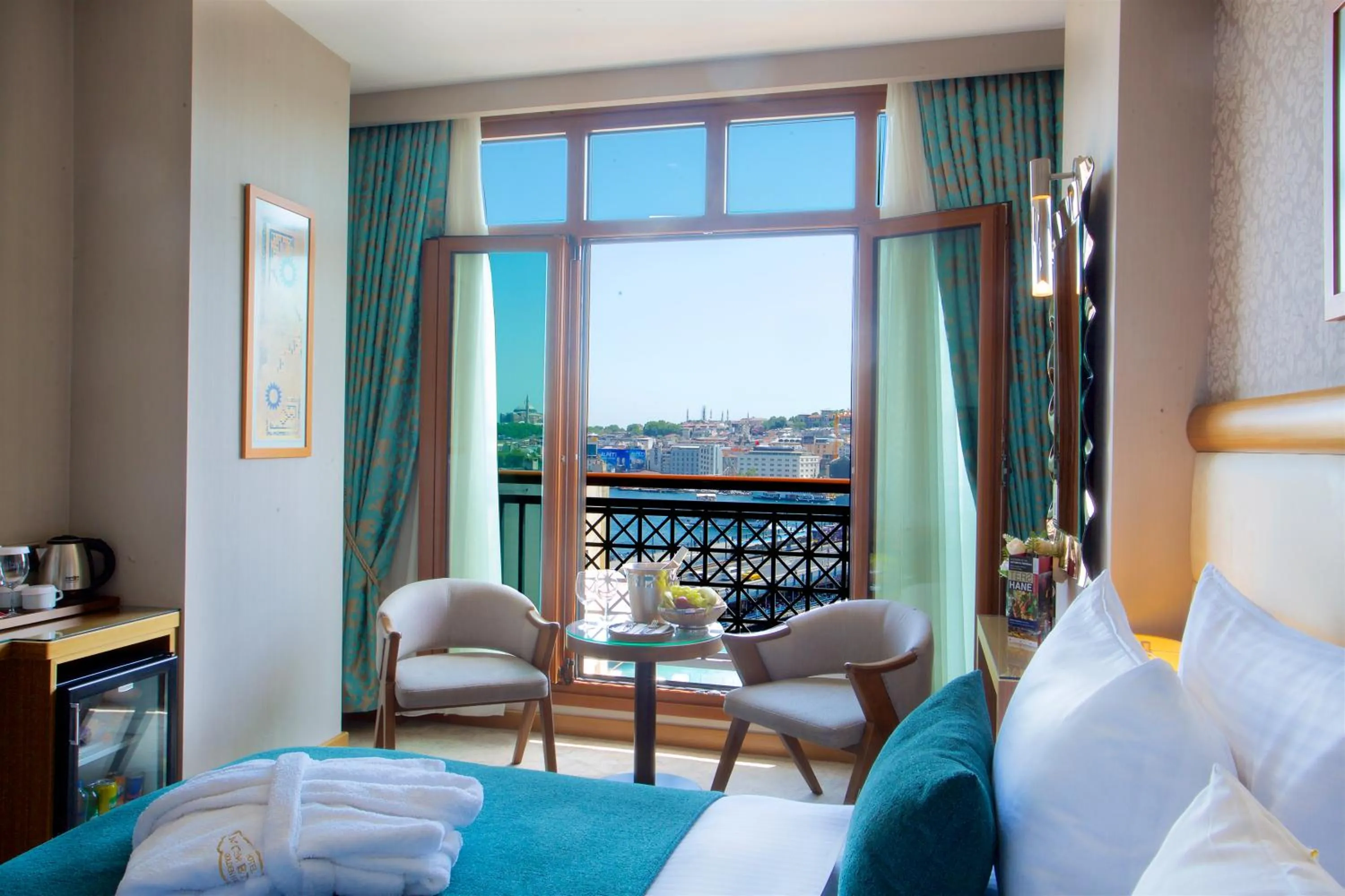 Double or Twin Room with Sea View in Hotel Momento Golden Horn
