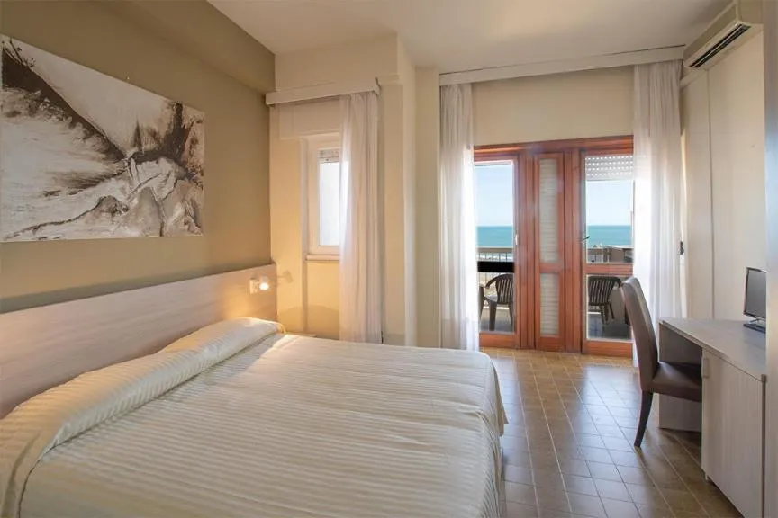 Double Room with Sea View in Hotel Scacciapensieri