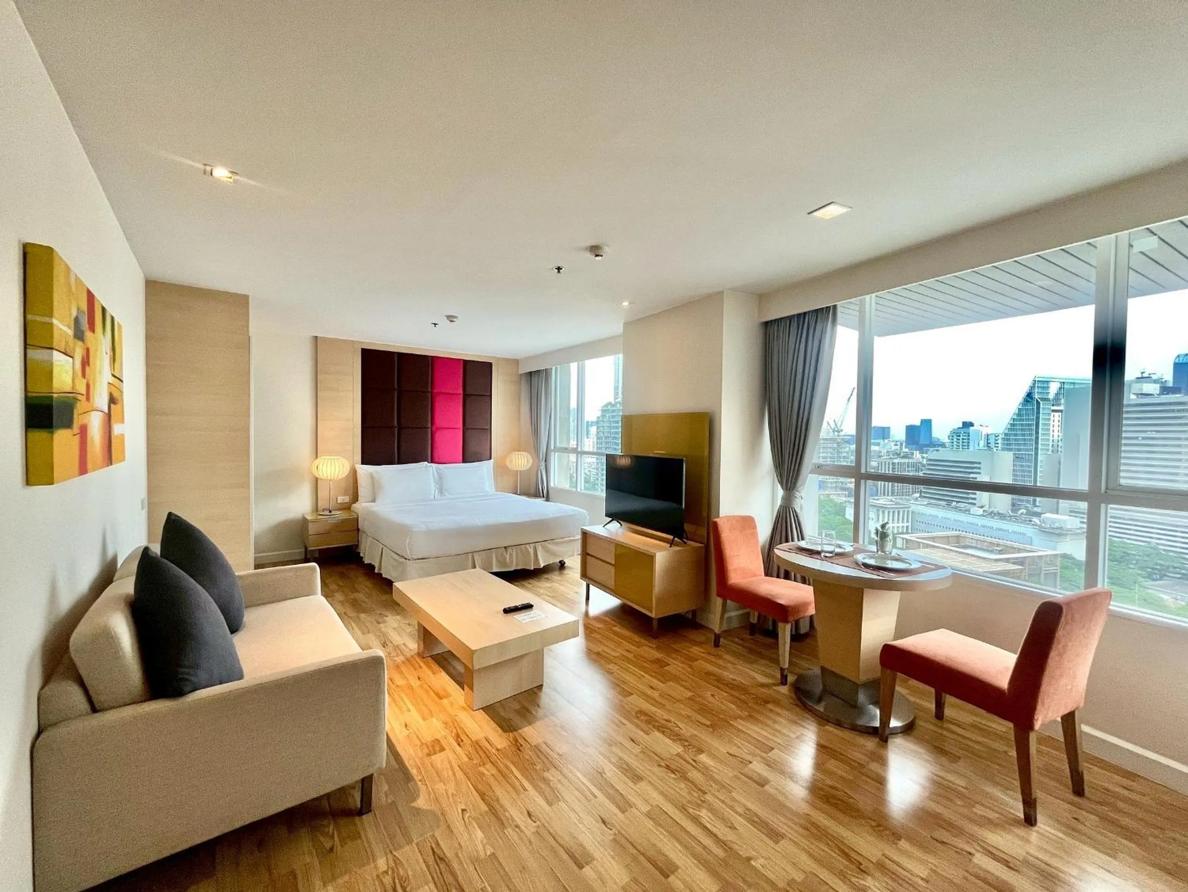 Studio King in Urbana Langsuan Hotel