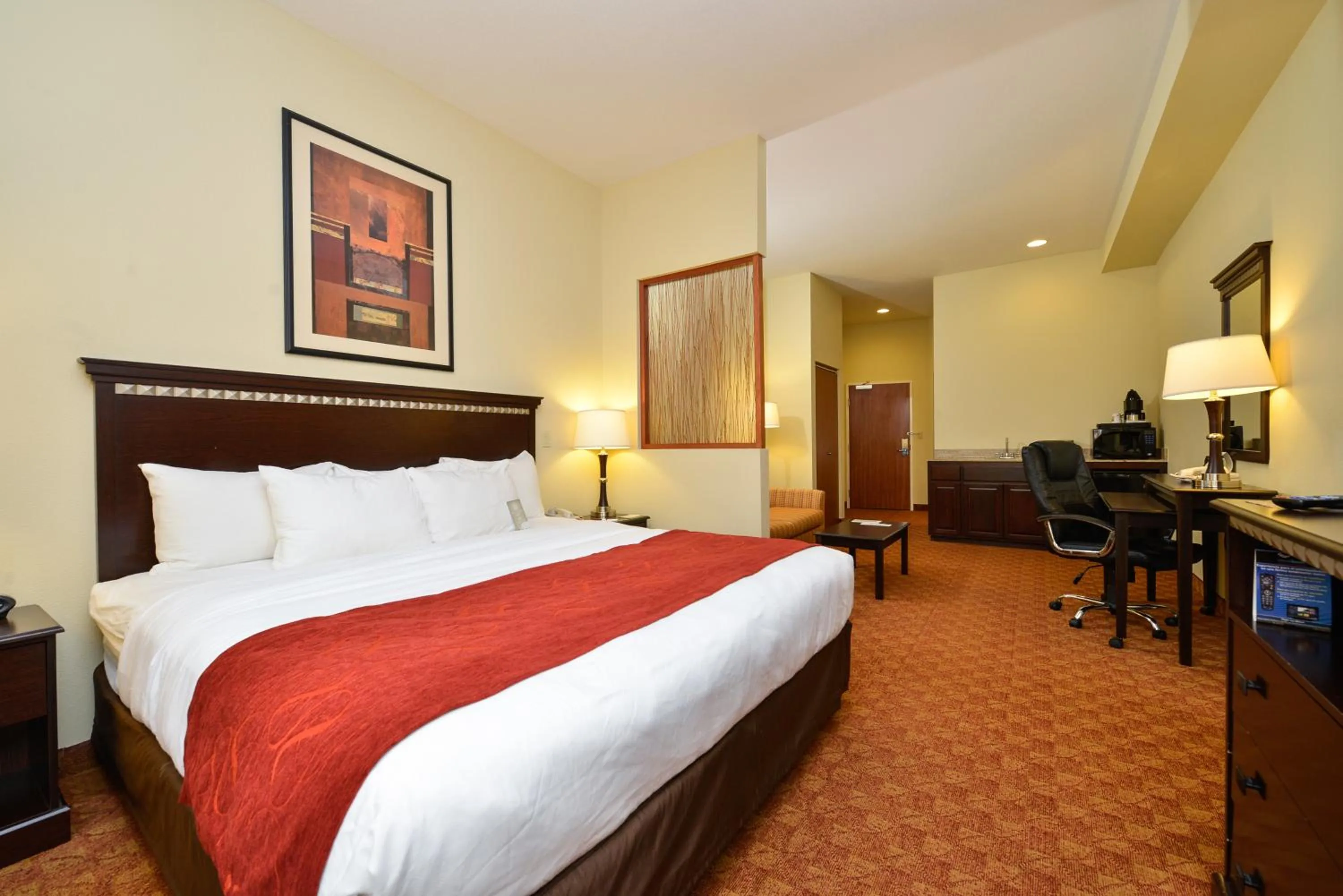 Efficiency King Suite - Non-Smoking in Comfort Suites Eugene University