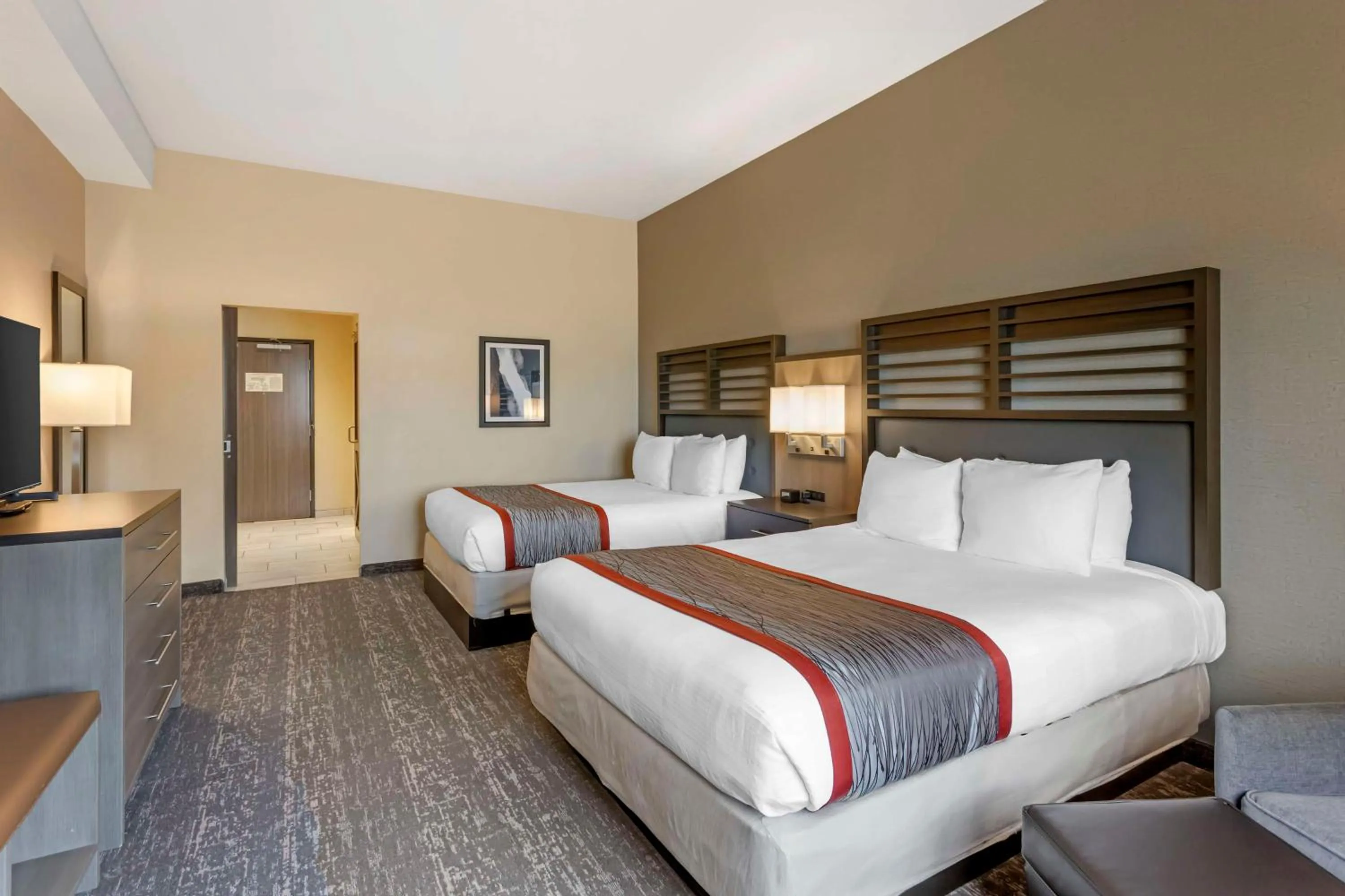 Queen Suite with Two Queen Beds and Roll-In Shower - Mobility Access in Best Western Plus Heber Valley Hotel