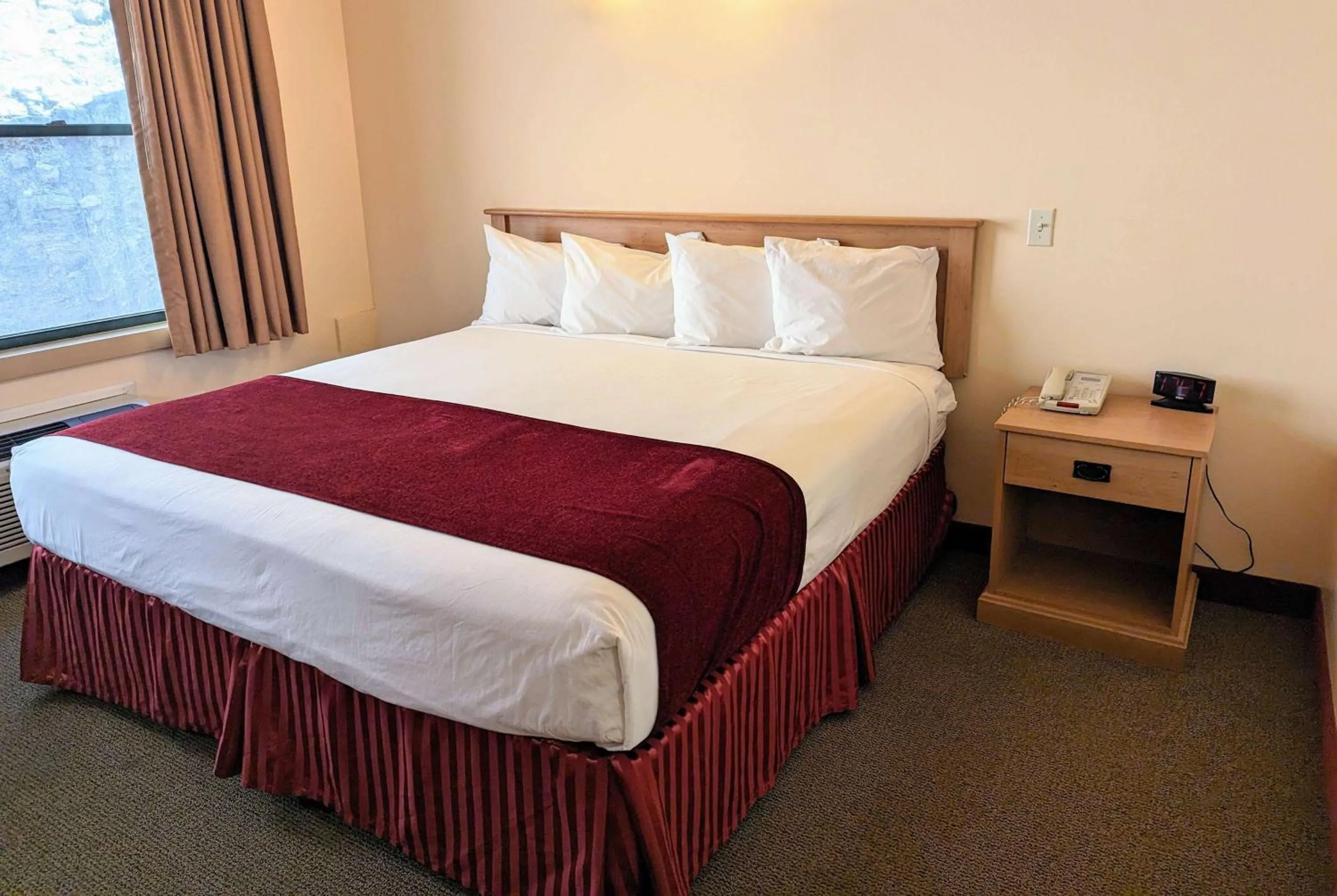 King Room - Non-Smoking in Travelodge by Wyndham Deadwood