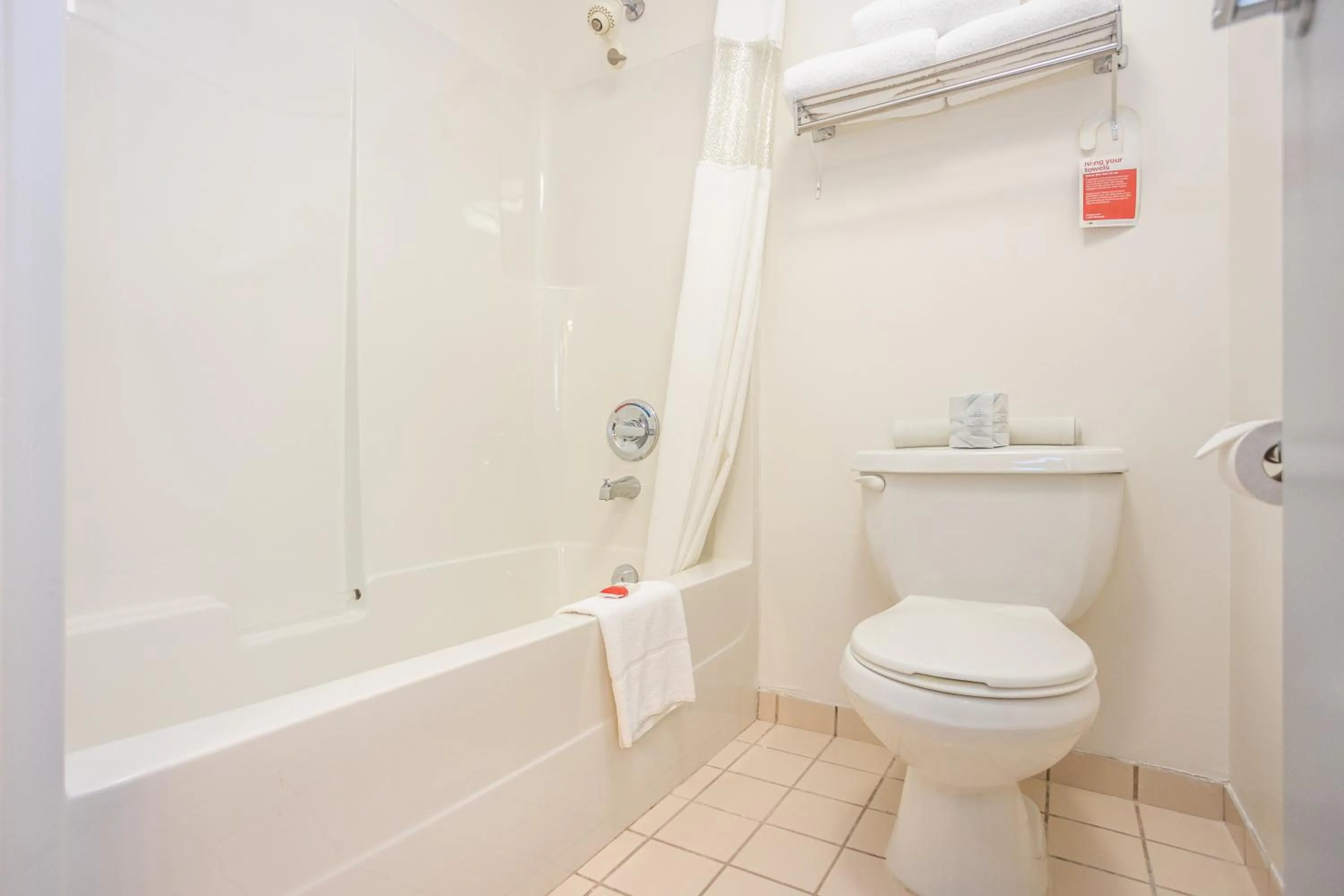 Business King Room in Ramada by Wyndham Surrey/Langley