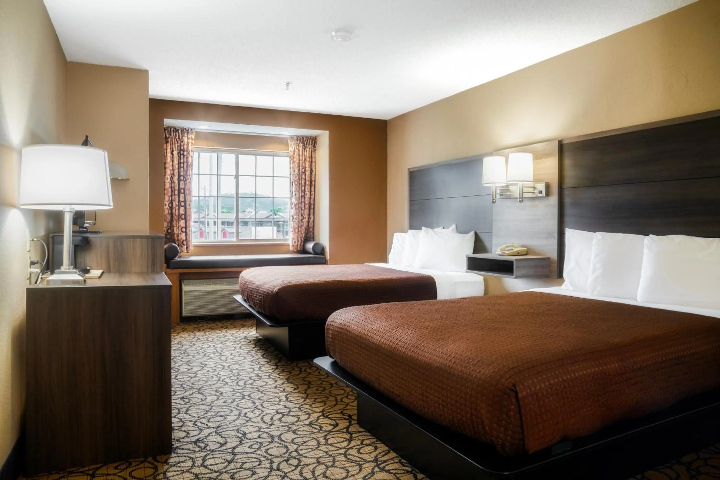 Queen Room with Two Queen Beds in Guest Inn Pigeon Forge